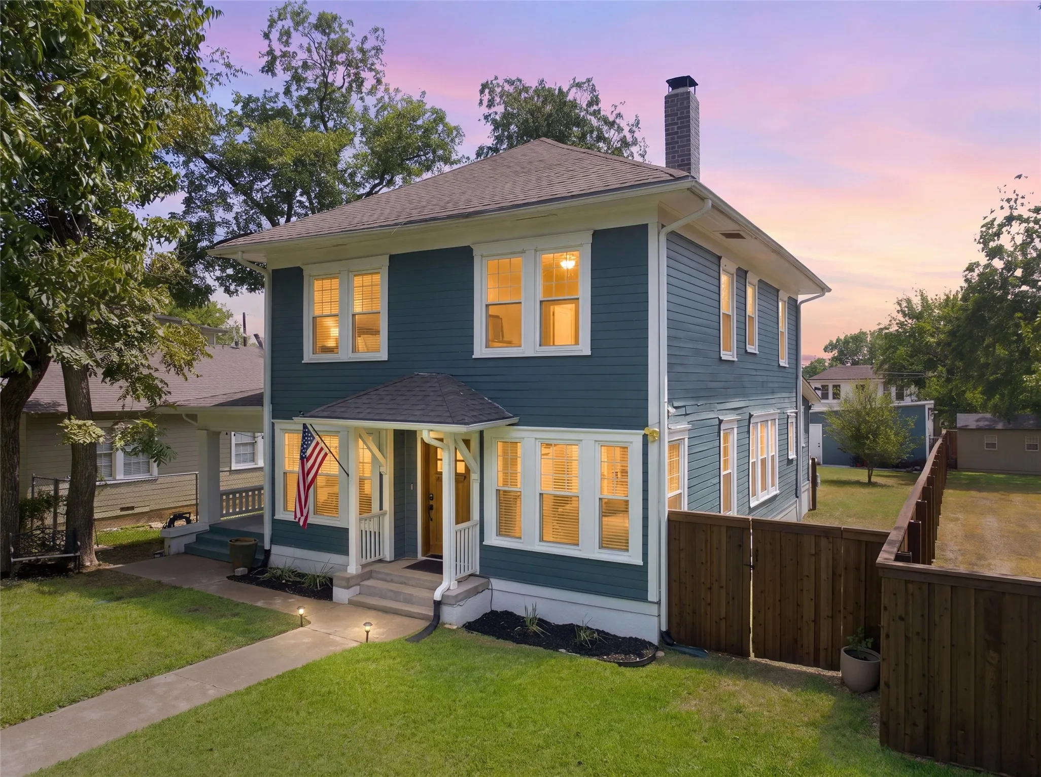 Single Family Residence For Sale in Mc Lennan County , 2716 Sanger Avenue, Waco, Texas 76707, 4 Bedroom, 3 Bathroom, 1 Garage spaces, 2,388 Sqft, built in 1920, mls#21383525, Real Estate Agent in Waco, Homes For Sale in Mc Lennan county, Homes For Sale in Waco, Realtor in Waco Texas, Real Estate Brokerage Independent Realty Texas, Luminita Cordes Realtor