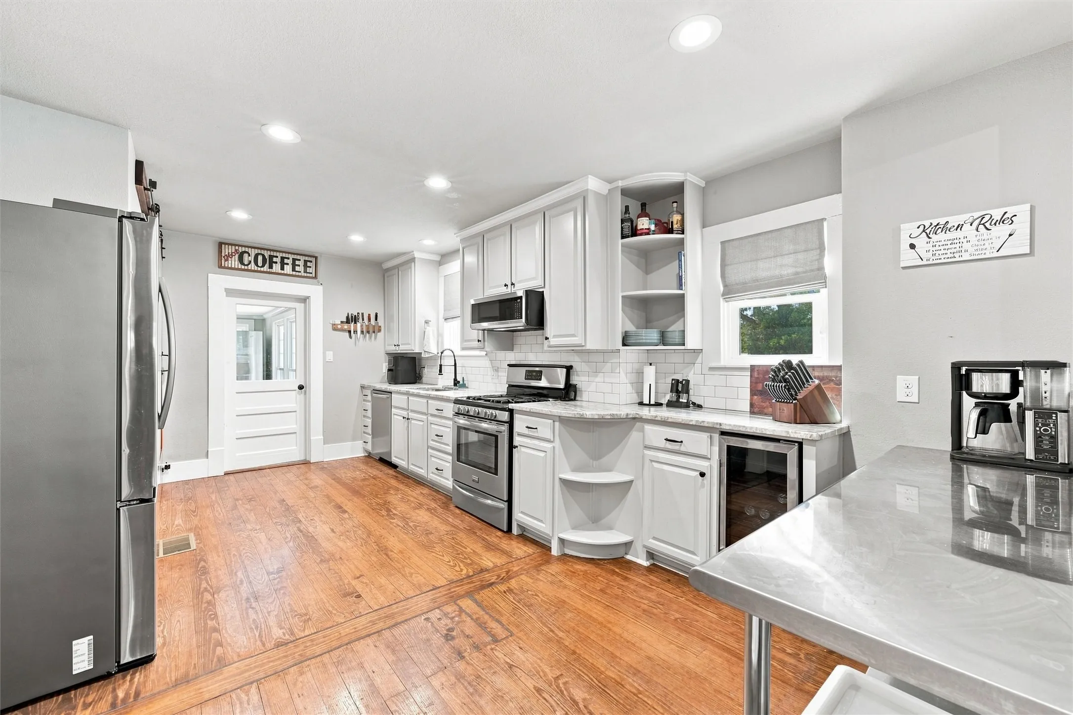 Single Family Residence For Sale in Mc Lennan County , 2716 Sanger Avenue, Waco, Texas 76707, 4 Bedroom, 3 Bathroom, 1 Garage spaces, 2,388 Sqft, built in 1920, mls#21383525, Real Estate Agent in Waco, Homes For Sale in Mc Lennan county, Homes For Sale in Waco, Realtor in Waco Texas, Real Estate Brokerage Independent Realty Texas, Luminita Cordes Realtor