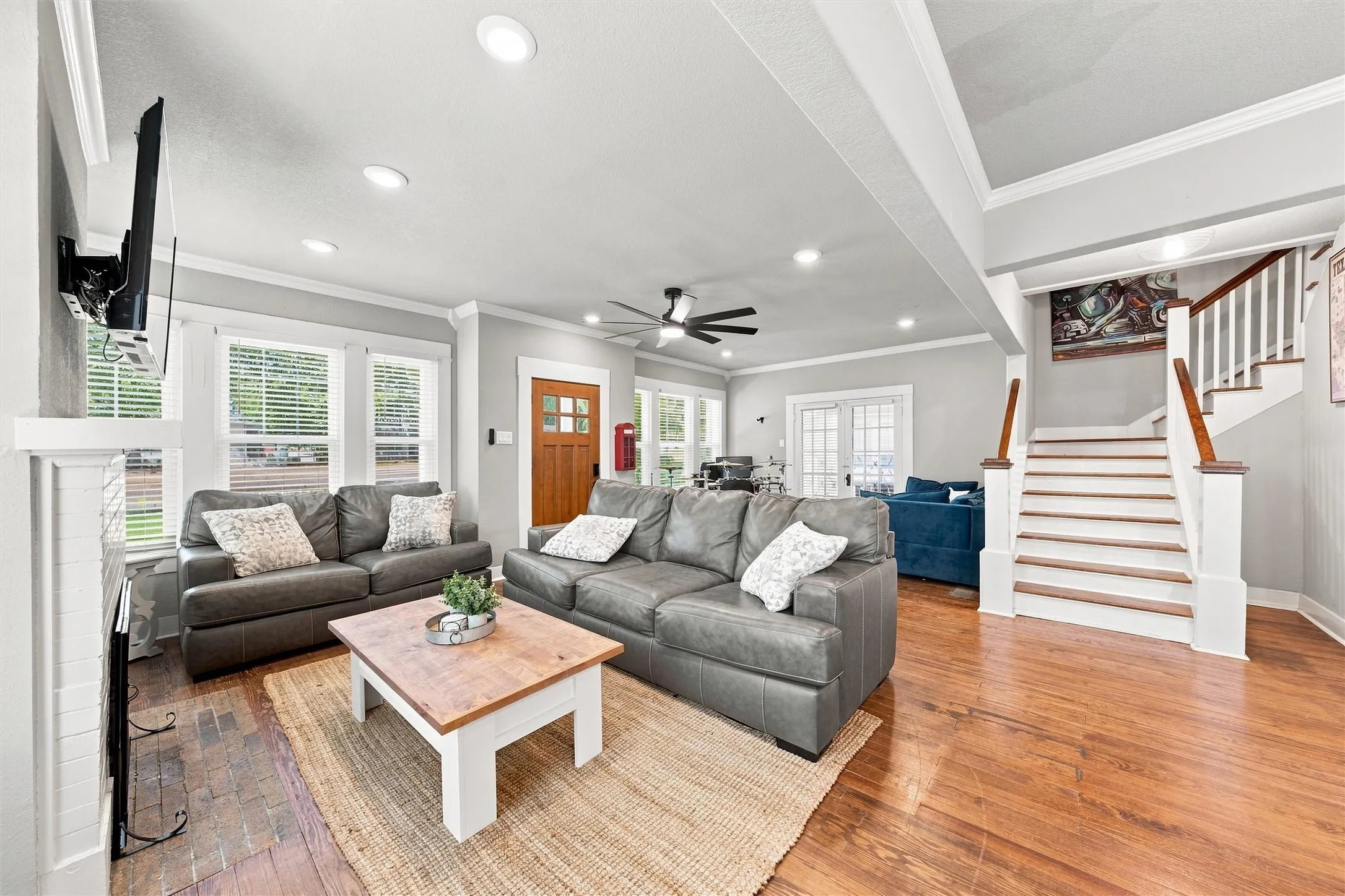 Single Family Residence For Sale in Mc Lennan County , 2716 Sanger Avenue, Waco, Texas 76707, 4 Bedroom, 3 Bathroom, 1 Garage spaces, 2,388 Sqft, built in 1920, mls#21383525, Real Estate Agent in Waco, Homes For Sale in Mc Lennan county, Homes For Sale in Waco, Realtor in Waco Texas, Real Estate Brokerage Independent Realty Texas, Luminita Cordes Realtor