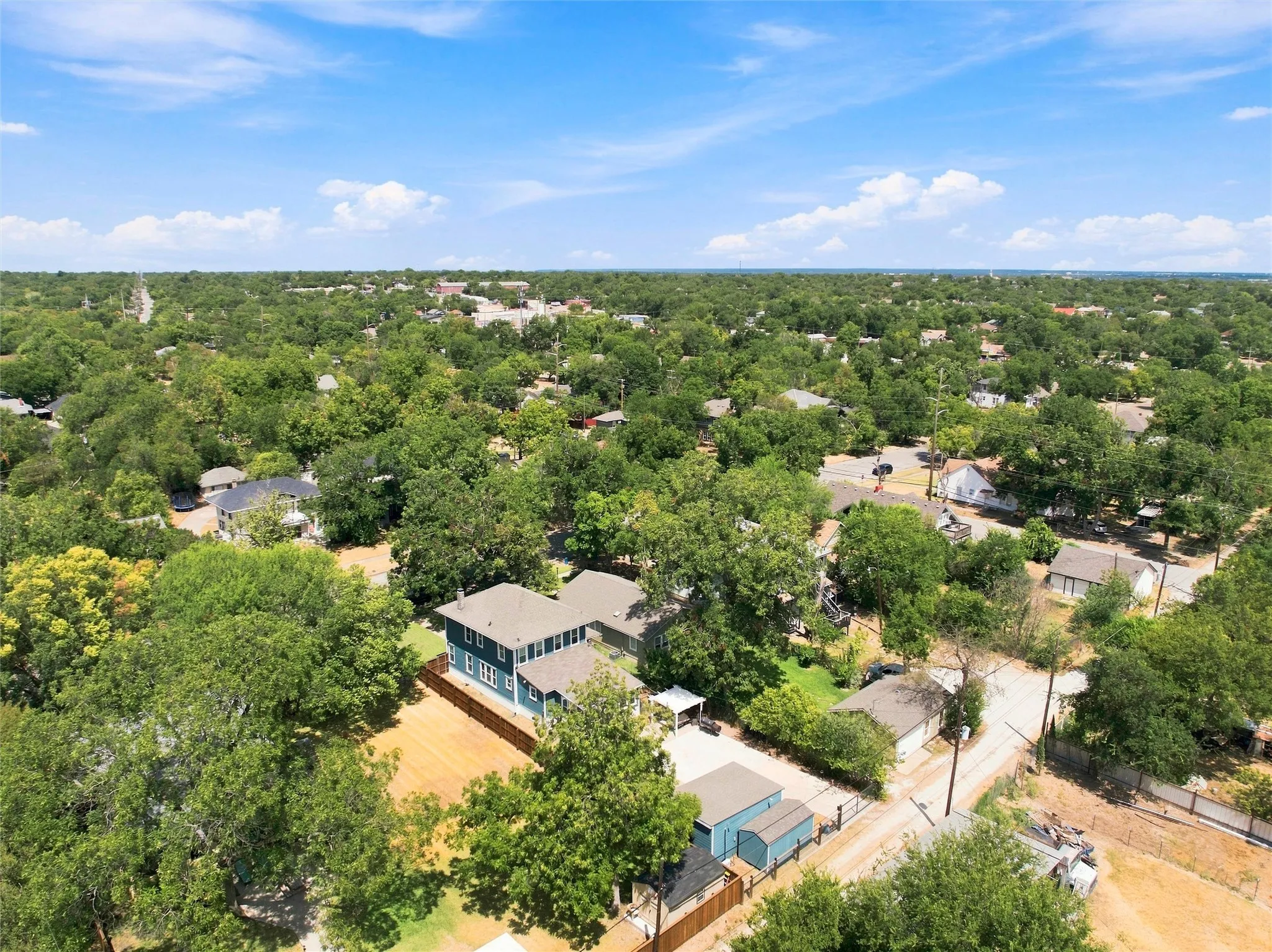 Single Family Residence For Sale in Mc Lennan County , 2716 Sanger Avenue, Waco, Texas 76707, 4 Bedroom, 3 Bathroom, 1 Garage spaces, 2,388 Sqft, built in 1920, mls#21383525, Real Estate Agent in Waco, Homes For Sale in Mc Lennan county, Homes For Sale in Waco, Realtor in Waco Texas, Real Estate Brokerage Independent Realty Texas, Luminita Cordes Realtor