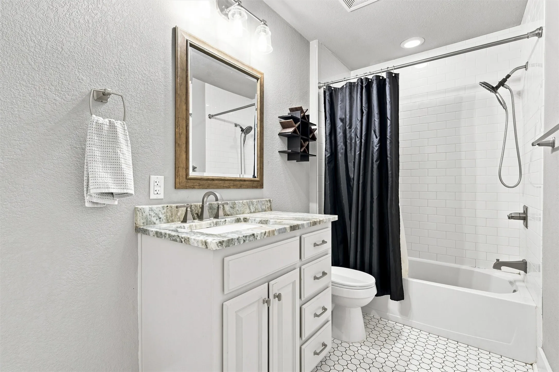 Single Family Residence For Sale in Mc Lennan County , 2716 Sanger Avenue, Waco, Texas 76707, 4 Bedroom, 3 Bathroom, 1 Garage spaces, 2,388 Sqft, built in 1920, mls#21383525, Real Estate Agent in Waco, Homes For Sale in Mc Lennan county, Homes For Sale in Waco, Realtor in Waco Texas, Real Estate Brokerage Independent Realty Texas, Luminita Cordes Realtor