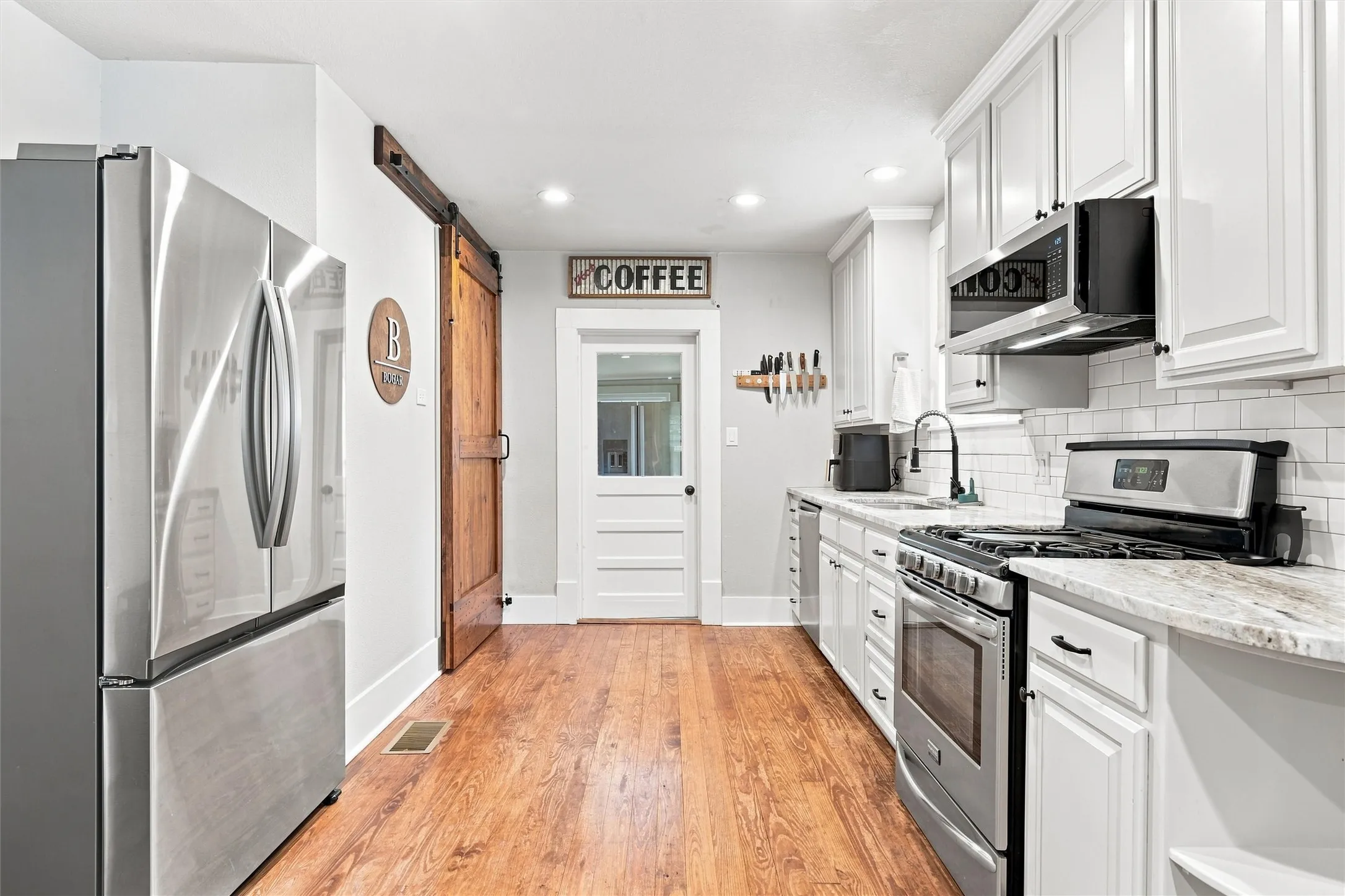 Single Family Residence For Sale in Mc Lennan County , 2716 Sanger Avenue, Waco, Texas 76707, 4 Bedroom, 3 Bathroom, 1 Garage spaces, 2,388 Sqft, built in 1920, mls#21383525, Real Estate Agent in Waco, Homes For Sale in Mc Lennan county, Homes For Sale in Waco, Realtor in Waco Texas, Real Estate Brokerage Independent Realty Texas, Luminita Cordes Realtor