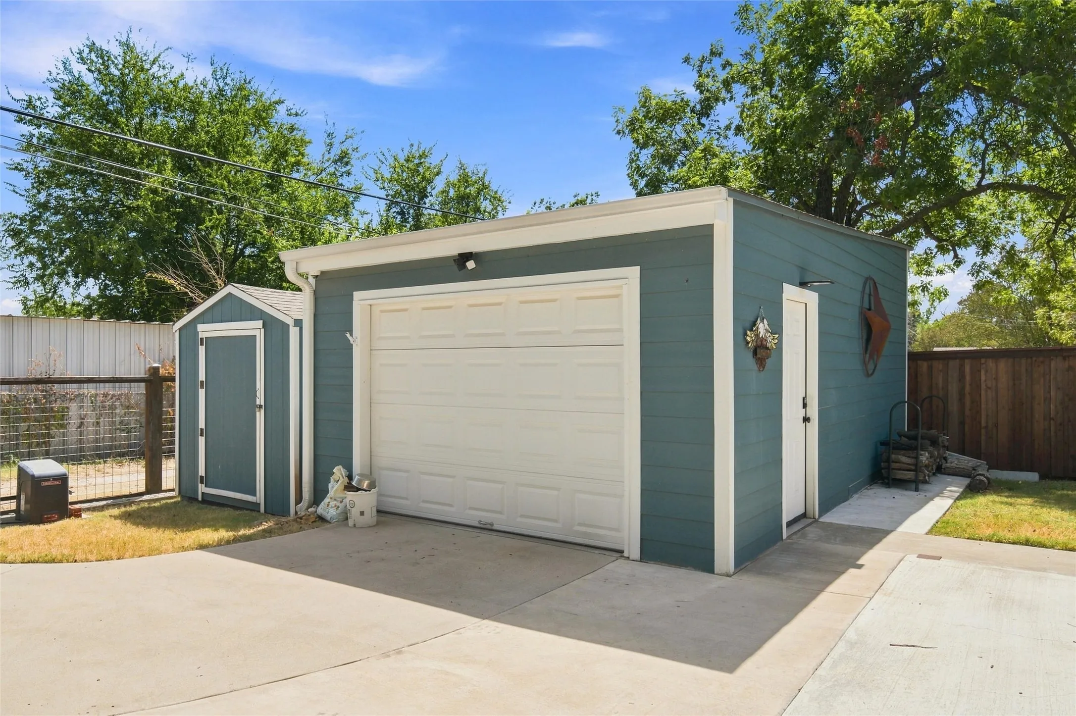 Single Family Residence For Sale in Mc Lennan County , 2716 Sanger Avenue, Waco, Texas 76707, 4 Bedroom, 3 Bathroom, 1 Garage spaces, 2,388 Sqft, built in 1920, mls#21383525, Real Estate Agent in Waco, Homes For Sale in Mc Lennan county, Homes For Sale in Waco, Realtor in Waco Texas, Real Estate Brokerage Independent Realty Texas, Luminita Cordes Realtor