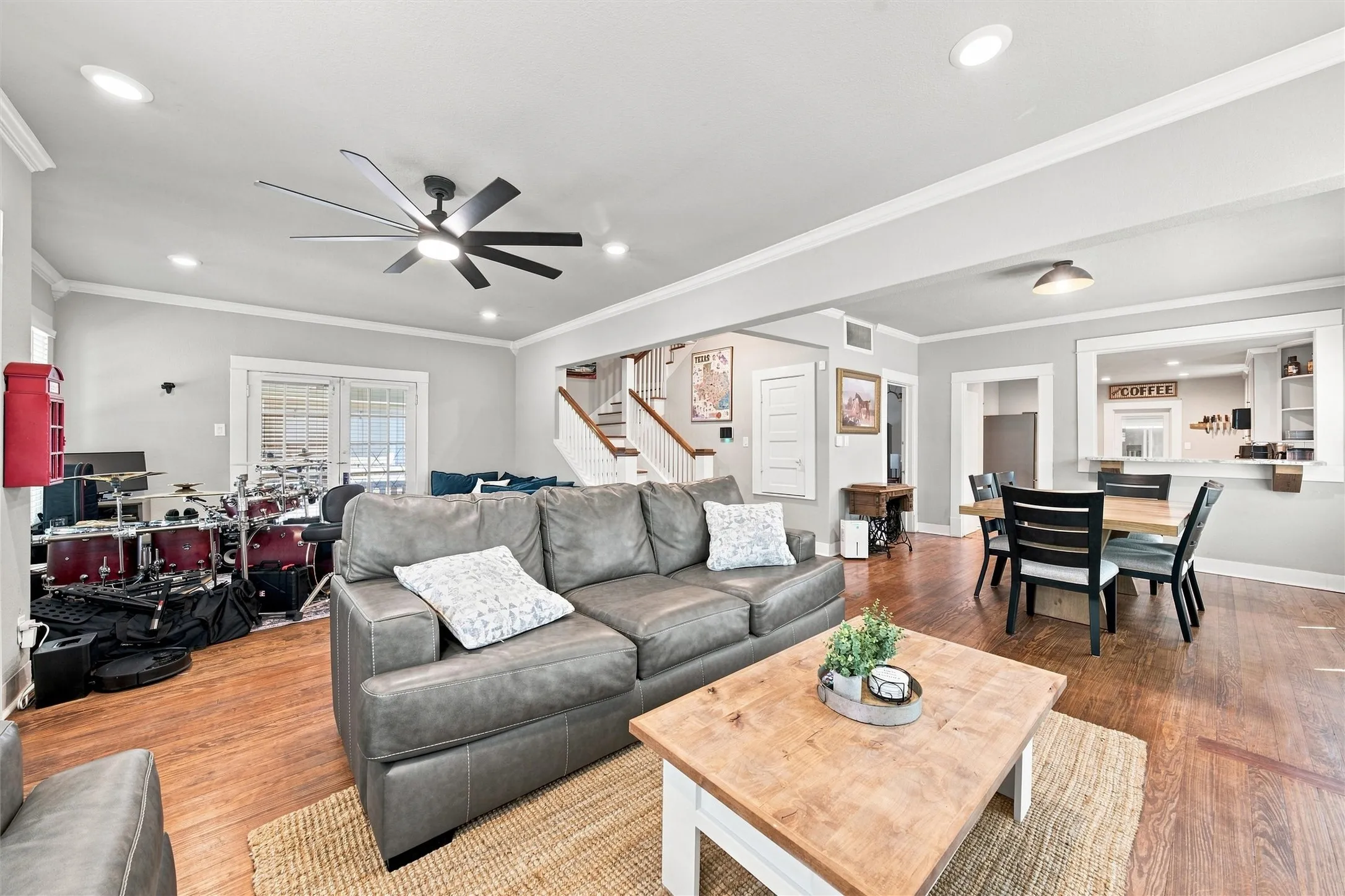 Single Family Residence For Sale in Mc Lennan County , 2716 Sanger Avenue, Waco, Texas 76707, 4 Bedroom, 3 Bathroom, 1 Garage spaces, 2,388 Sqft, built in 1920, mls#21383525, Real Estate Agent in Waco, Homes For Sale in Mc Lennan county, Homes For Sale in Waco, Realtor in Waco Texas, Real Estate Brokerage Independent Realty Texas, Luminita Cordes Realtor
