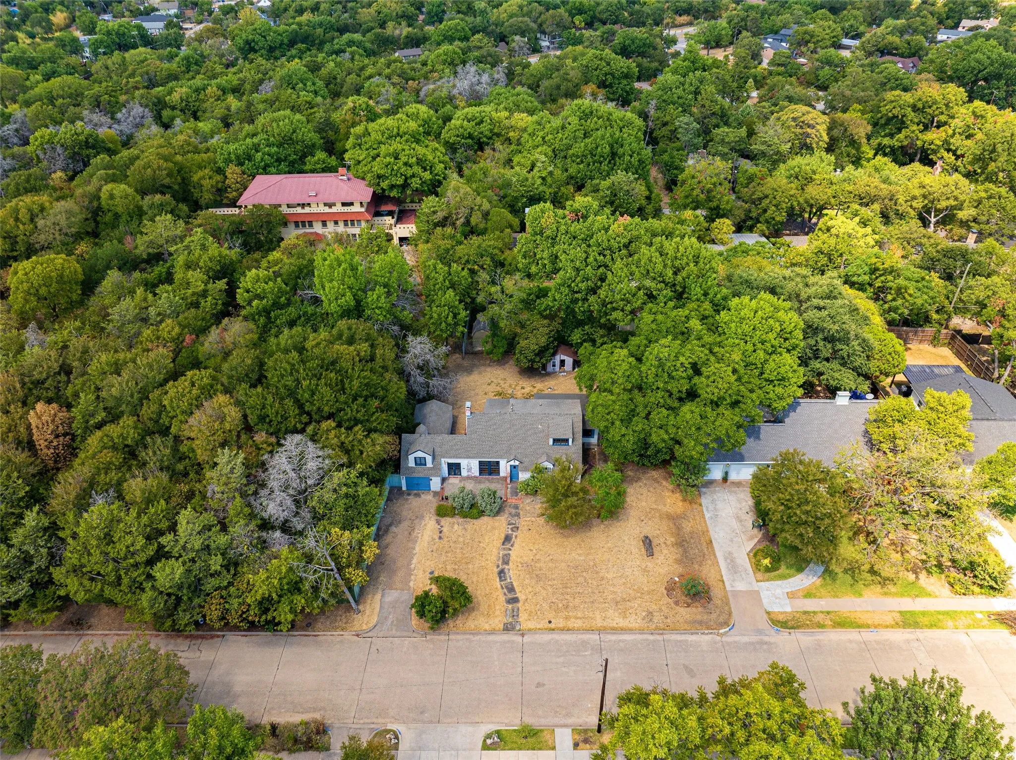 Single Family Residence For Sale in Dallas County , 2865 Alden Avenue, Dallas, Texas 75211, 3 Bedroom, 2 Bathroom, 1 Garage spaces, 1,932 Sqft, built in 1940, mls#21383718, Real Estate Agent in Dallas, Homes For Sale in Dallas county, Homes For Sale in Dallas, Realtor in Dallas Texas, Real Estate Brokerage Independent Realty Texas, Luminita Cordes Realtor