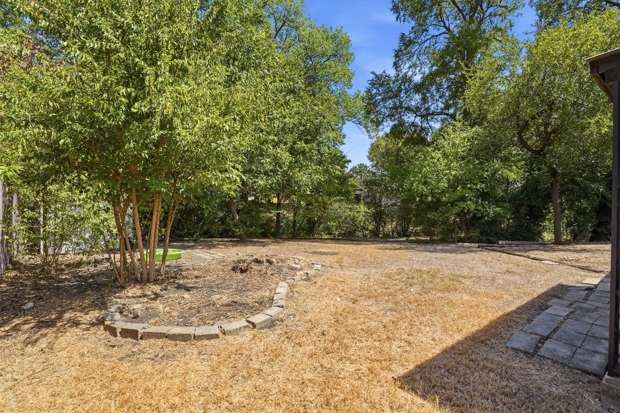 A large creek lot