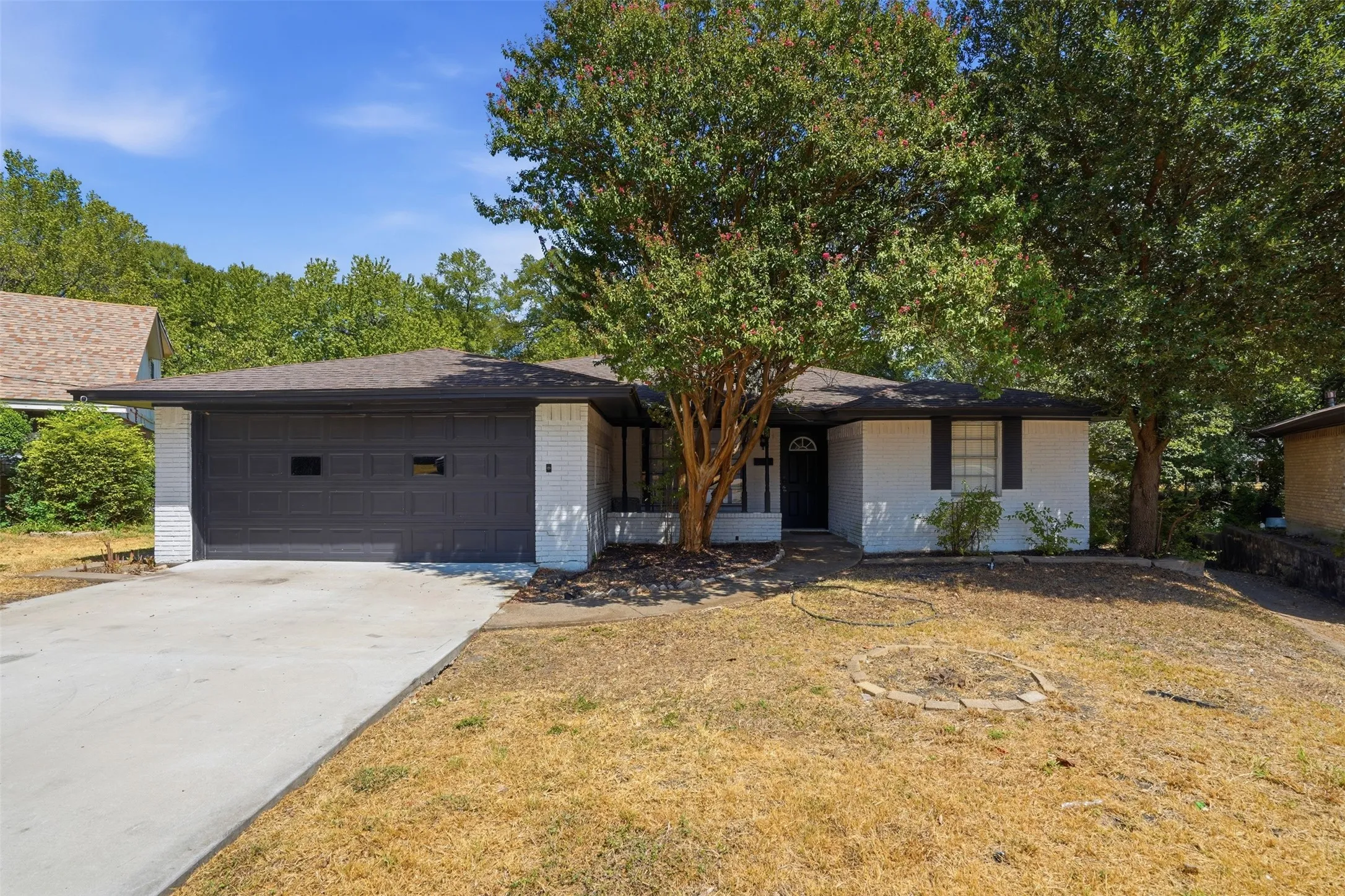 Single Family Residence For Sale in Dallas County , 439 Shorewood Drive, Duncanville, Texas 75116, 3 Bedroom, 2 Bathroom, 2 Garage spaces, 1,636 Sqft, built in 1965, mls#21381016, Real Estate Agent in Duncanville, Homes For Sale in Dallas county, Homes For Sale in Duncanville, Realtor in Duncanville Texas, Real Estate Brokerage Independent Realty Texas, Luminita Cordes Realtor