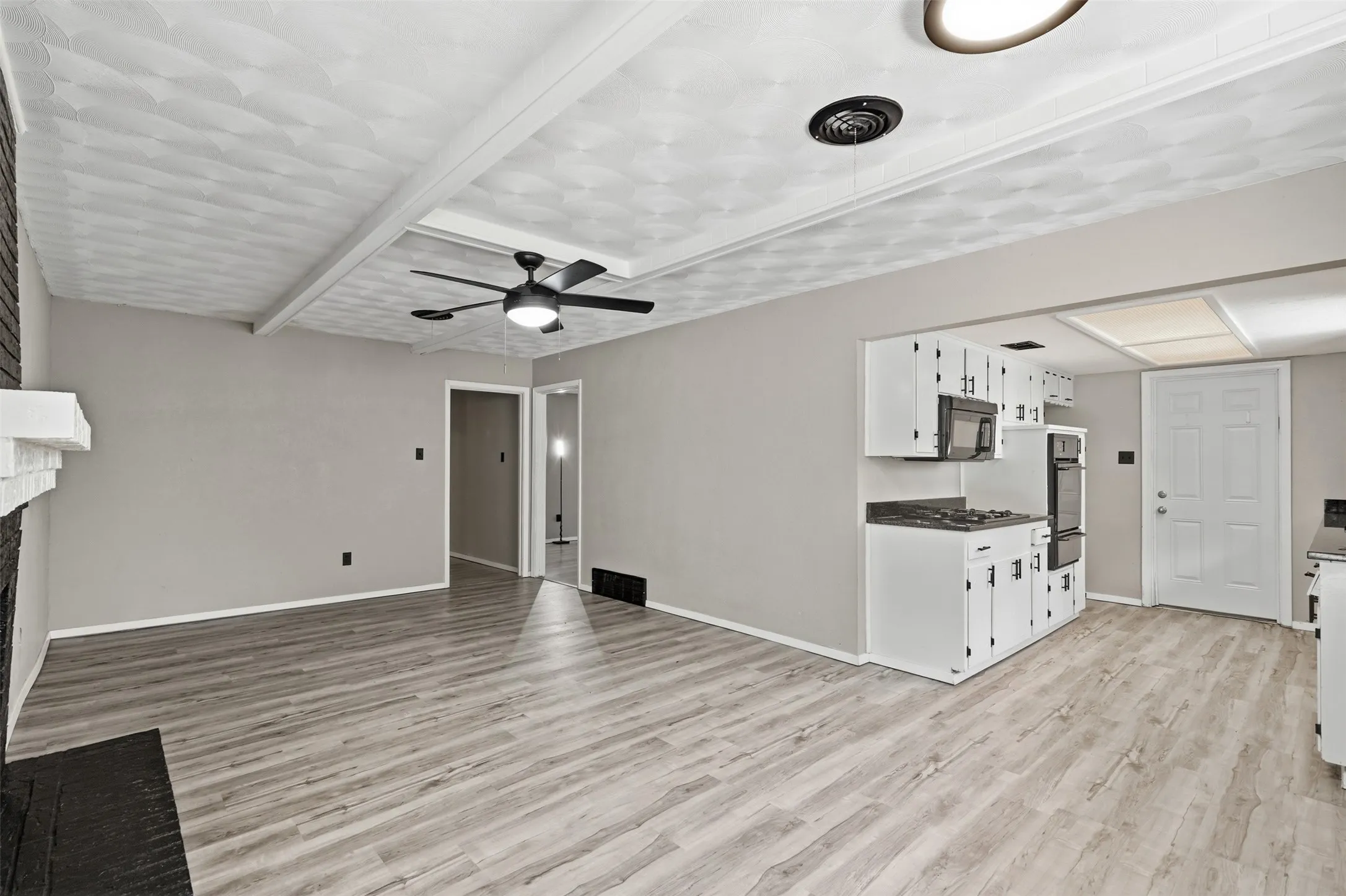 Single Family Residence For Sale in Dallas County , 439 Shorewood Drive, Duncanville, Texas 75116, 3 Bedroom, 2 Bathroom, 2 Garage spaces, 1,636 Sqft, built in 1965, mls#21381016, Real Estate Agent in Duncanville, Homes For Sale in Dallas county, Homes For Sale in Duncanville, Realtor in Duncanville Texas, Real Estate Brokerage Independent Realty Texas, Luminita Cordes Realtor