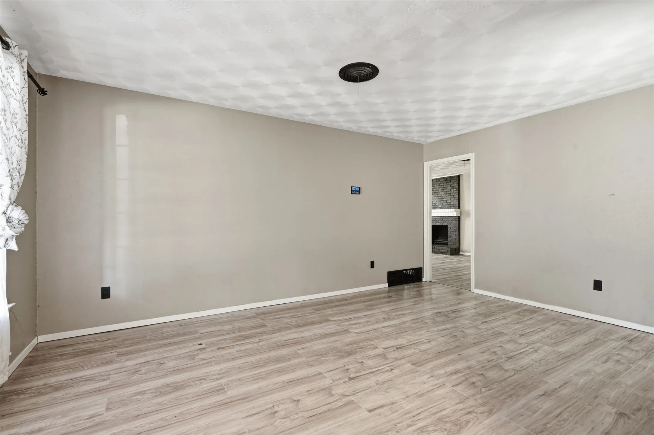 Dining room, living area or flex space