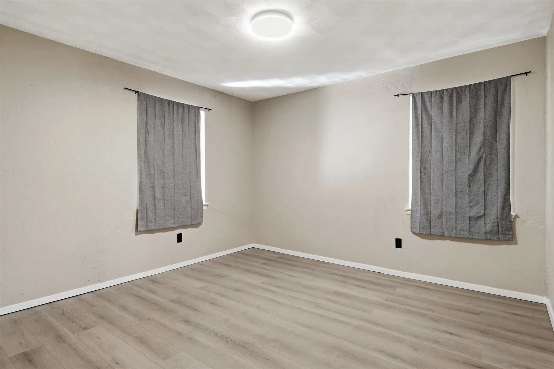 Single Family Residence For Sale in Dallas County , 439 Shorewood Drive, Duncanville, Texas 75116, 3 Bedroom, 2 Bathroom, 2 Garage spaces, 1,636 Sqft, built in 1965, mls#21381016, Real Estate Agent in Duncanville, Homes For Sale in Dallas county, Homes For Sale in Duncanville, Realtor in Duncanville Texas, Real Estate Brokerage Independent Realty Texas, Luminita Cordes Realtor