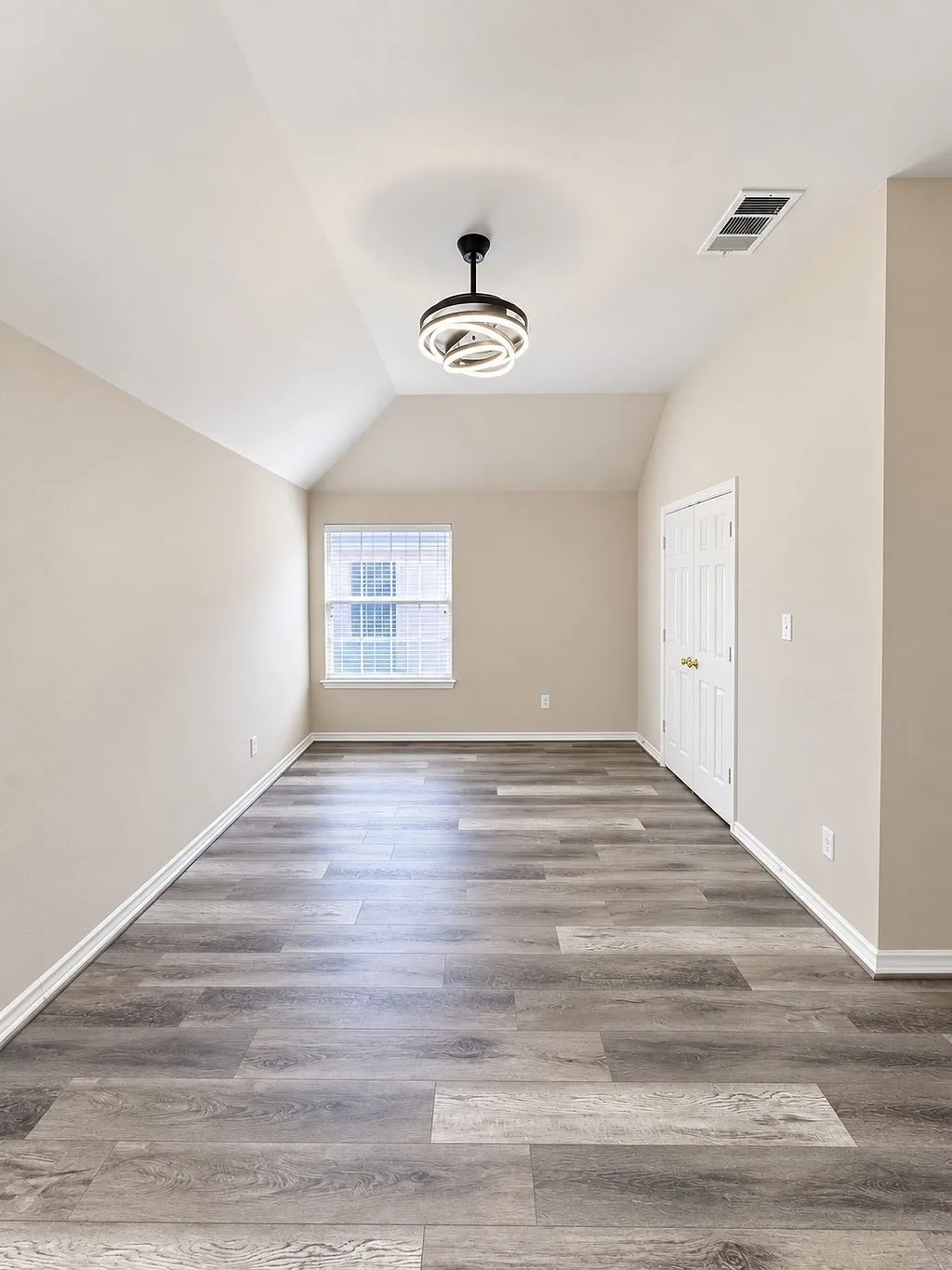 Single Family Residence For Sale in Dallas County , 1805 Wylie Creek Drive, De Soto, Texas 75115, 5 Bedroom, 4 Bathroom, 2 Garage spaces, 3,838 Sqft, built in 2004, mls#21376141, Real Estate Agent in De Soto, Homes For Sale in Dallas county, Homes For Sale in De Soto, Realtor in De Soto Texas, Real Estate Brokerage Independent Realty Texas, Luminita Cordes Realtor