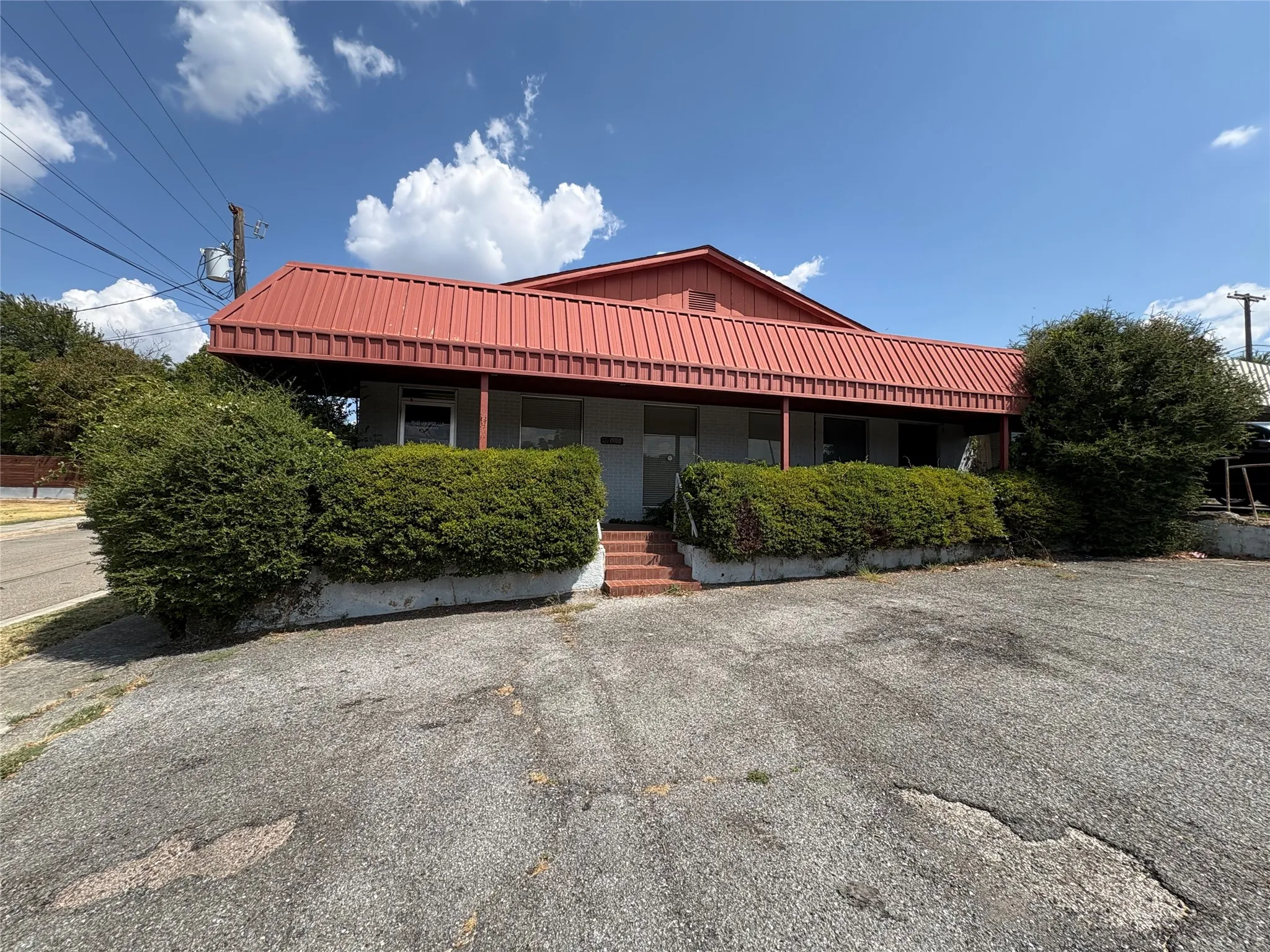 Office For Sale in Grayson County , 905 N Travis Street, Sherman, Texas 75090, 0, 0, Garage spaces, 0 Sqft, built in 1960, mls#21383720, Real Estate Agent in Sherman, Homes For Sale in Grayson county, Homes For Sale in Sherman, Realtor in Sherman Texas, Real Estate Brokerage Independent Realty Texas, Luminita Cordes Realtor