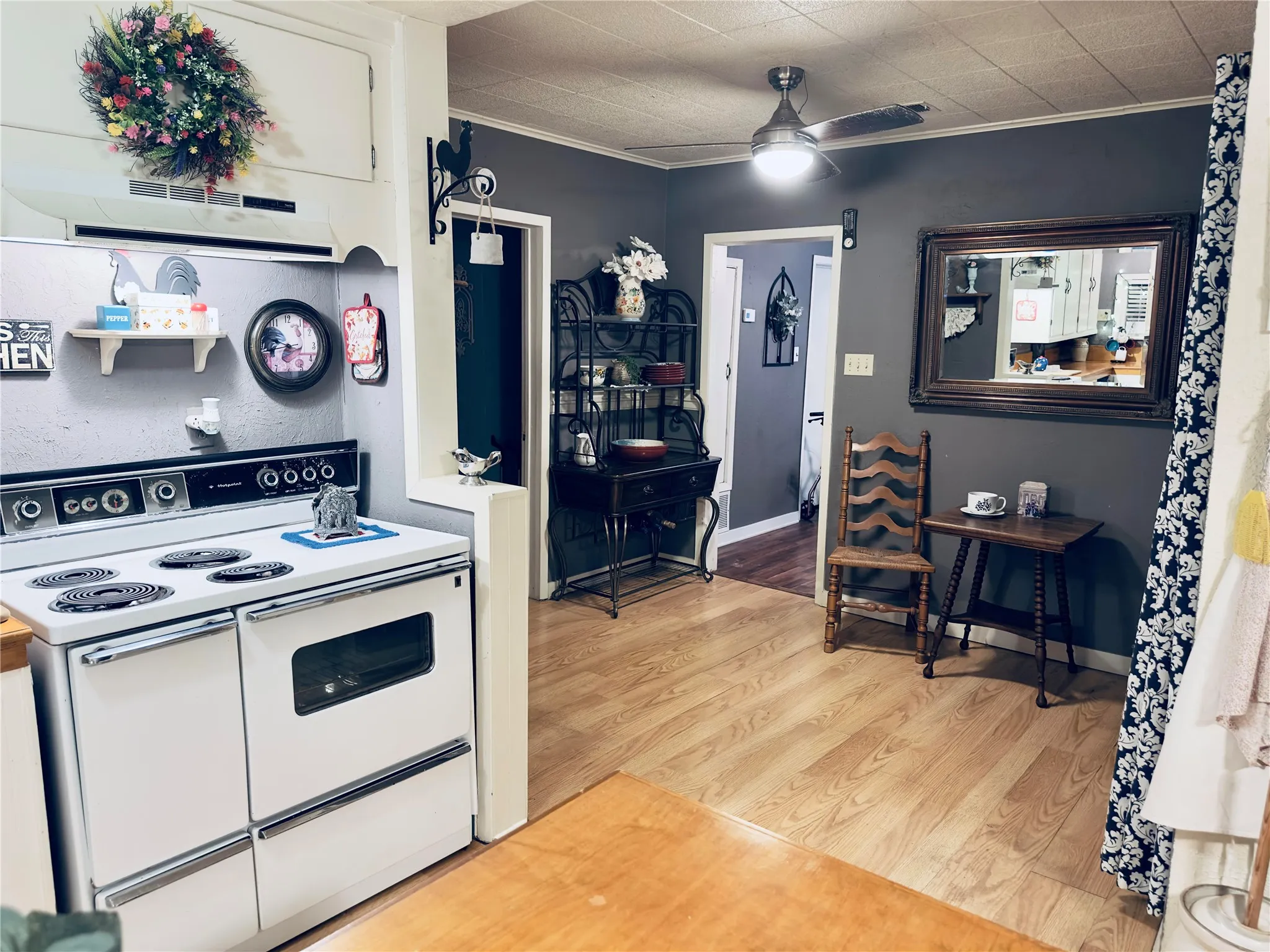 Single Family Residence For Rent in Wood County , 1033 N Johnson Street, Mineola, Texas 75773, 2 Bedroom, 1 Bathroom, Garage spaces, 944 Sqft, built in 1940, mls#21370607, Real Estate Agent in Mineola, Homes For Rent in Wood county, Homes For Rent in Mineola, Realtor in Mineola Texas, Real Estate Brokerage Independent Realty Texas, Luminita Cordes Realtor