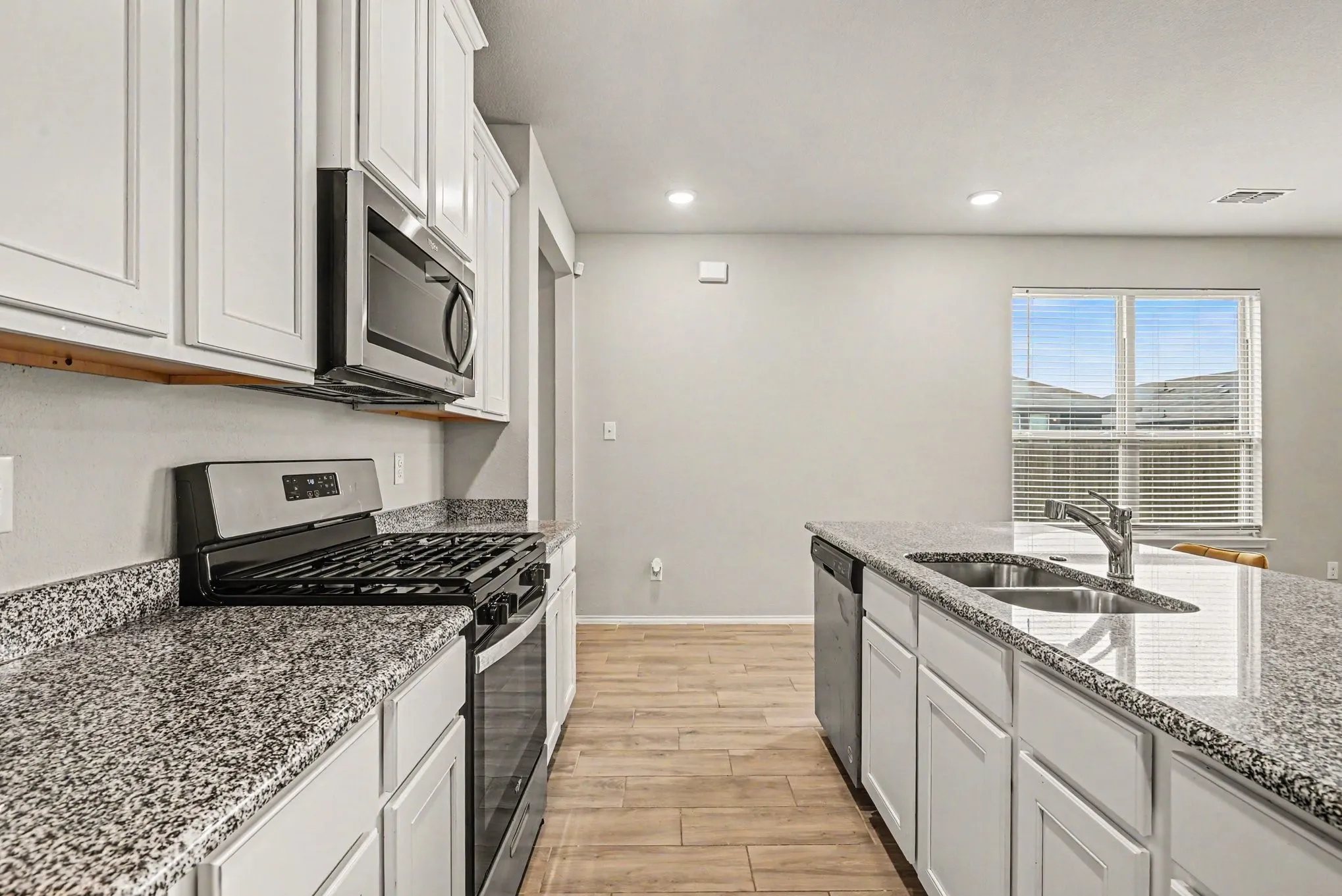 Single Family Residence For Rent in Tarrant County , 11013 Firebrush Lane, Fort Worth, Texas 76108, 3 Bedroom, 2 Bathroom, 2 Garage spaces, 1,588 Sqft, built in 2022, mls#21383755, Real Estate Agent in Fort Worth, Homes For Rent in Tarrant county, Homes For Rent in Fort Worth, Realtor in Fort Worth Texas, Real Estate Brokerage Independent Realty Texas, Luminita Cordes Realtor