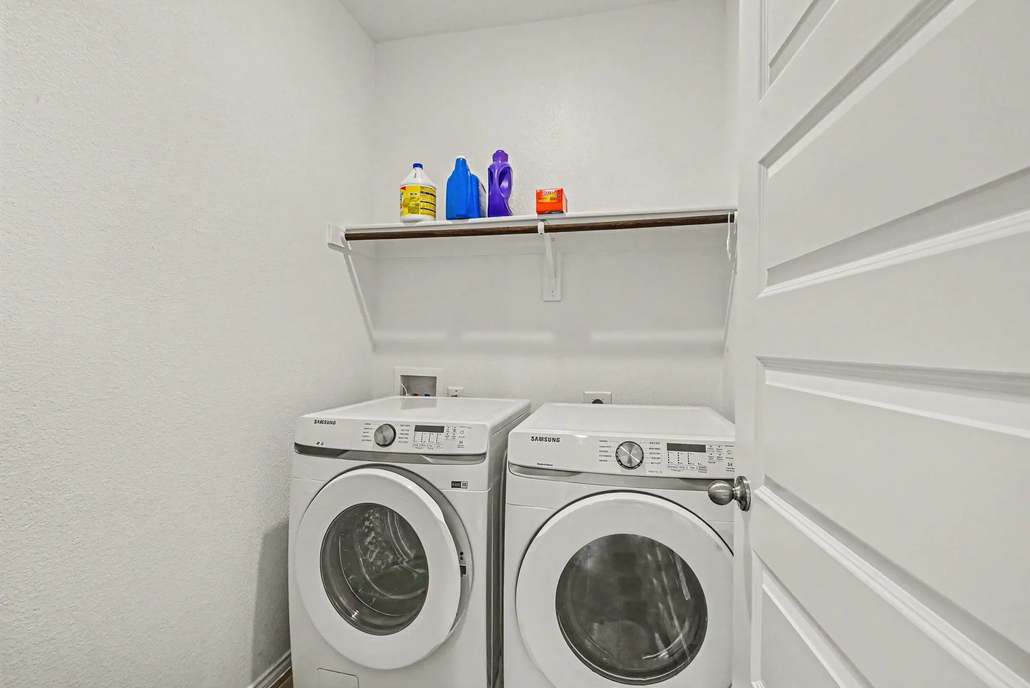 Single Family Residence For Rent in Tarrant County , 11013 Firebrush Lane, Fort Worth, Texas 76108, 3 Bedroom, 2 Bathroom, 2 Garage spaces, 1,588 Sqft, built in 2022, mls#21383755, Real Estate Agent in Fort Worth, Homes For Rent in Tarrant county, Homes For Rent in Fort Worth, Realtor in Fort Worth Texas, Real Estate Brokerage Independent Realty Texas, Luminita Cordes Realtor