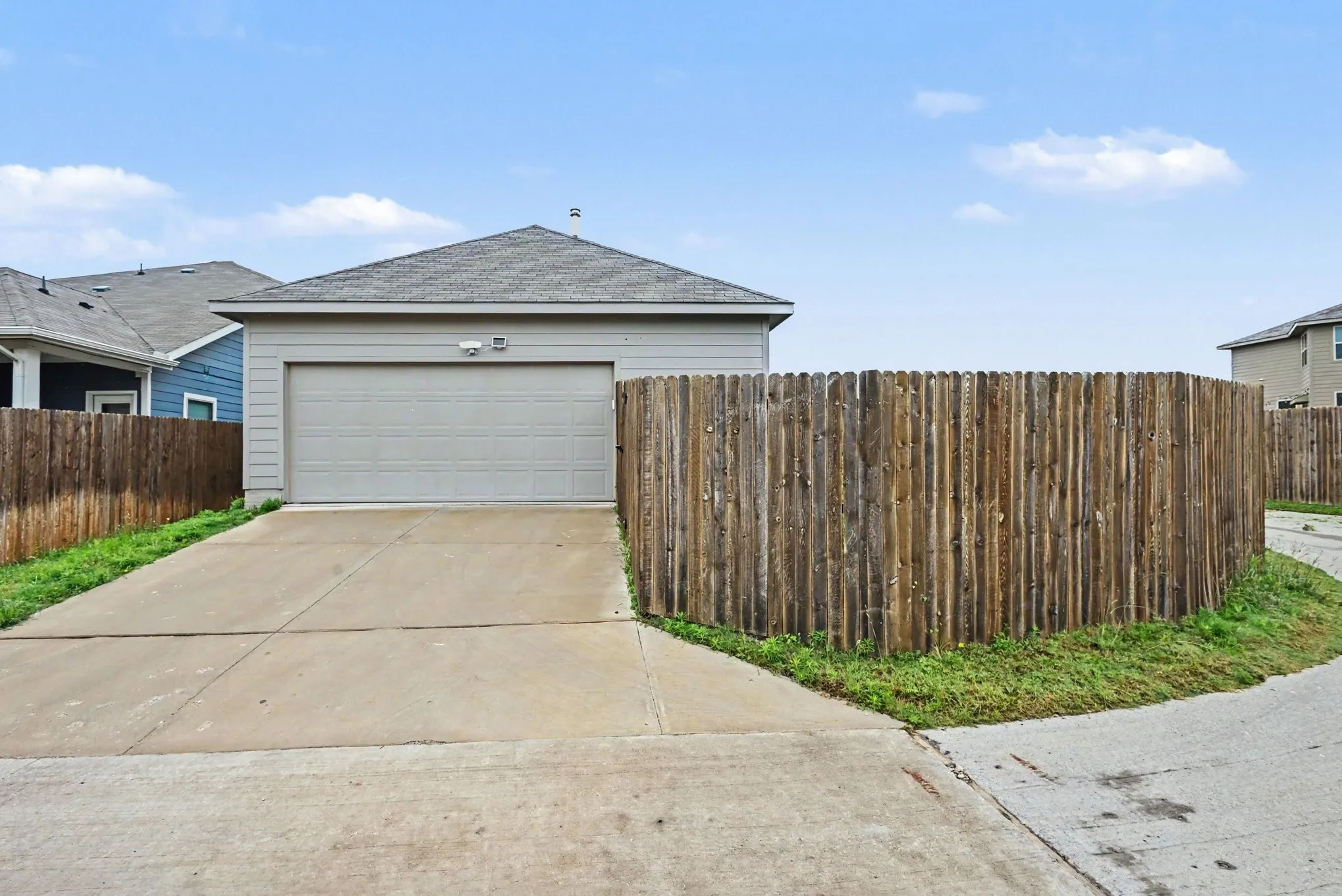 Single Family Residence For Rent in Tarrant County , 11013 Firebrush Lane, Fort Worth, Texas 76108, 3 Bedroom, 2 Bathroom, 2 Garage spaces, 1,588 Sqft, built in 2022, mls#21383755, Real Estate Agent in Fort Worth, Homes For Rent in Tarrant county, Homes For Rent in Fort Worth, Realtor in Fort Worth Texas, Real Estate Brokerage Independent Realty Texas, Luminita Cordes Realtor