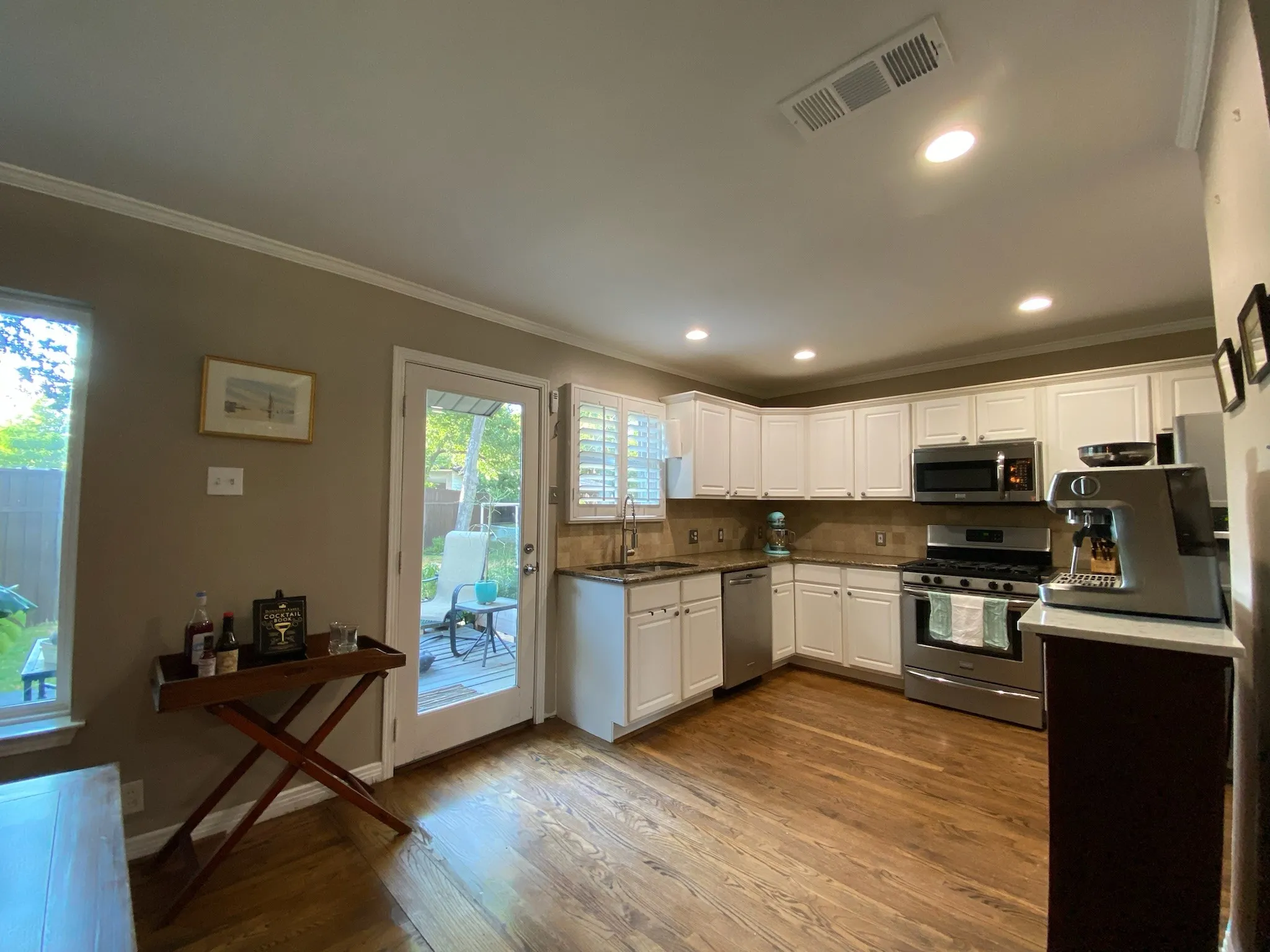 Single Family Residence For Rent in Dallas County , 9607 Lakemont Drive, Dallas, Texas 75220, 2 Bedroom, 1 Bathroom, 1 Garage spaces, 1,256 Sqft, built in 1951, mls#21381139, Real Estate Agent in Dallas, Homes For Rent in Dallas county, Homes For Rent in Dallas, Realtor in Dallas Texas, Real Estate Brokerage Independent Realty Texas, Luminita Cordes Realtor