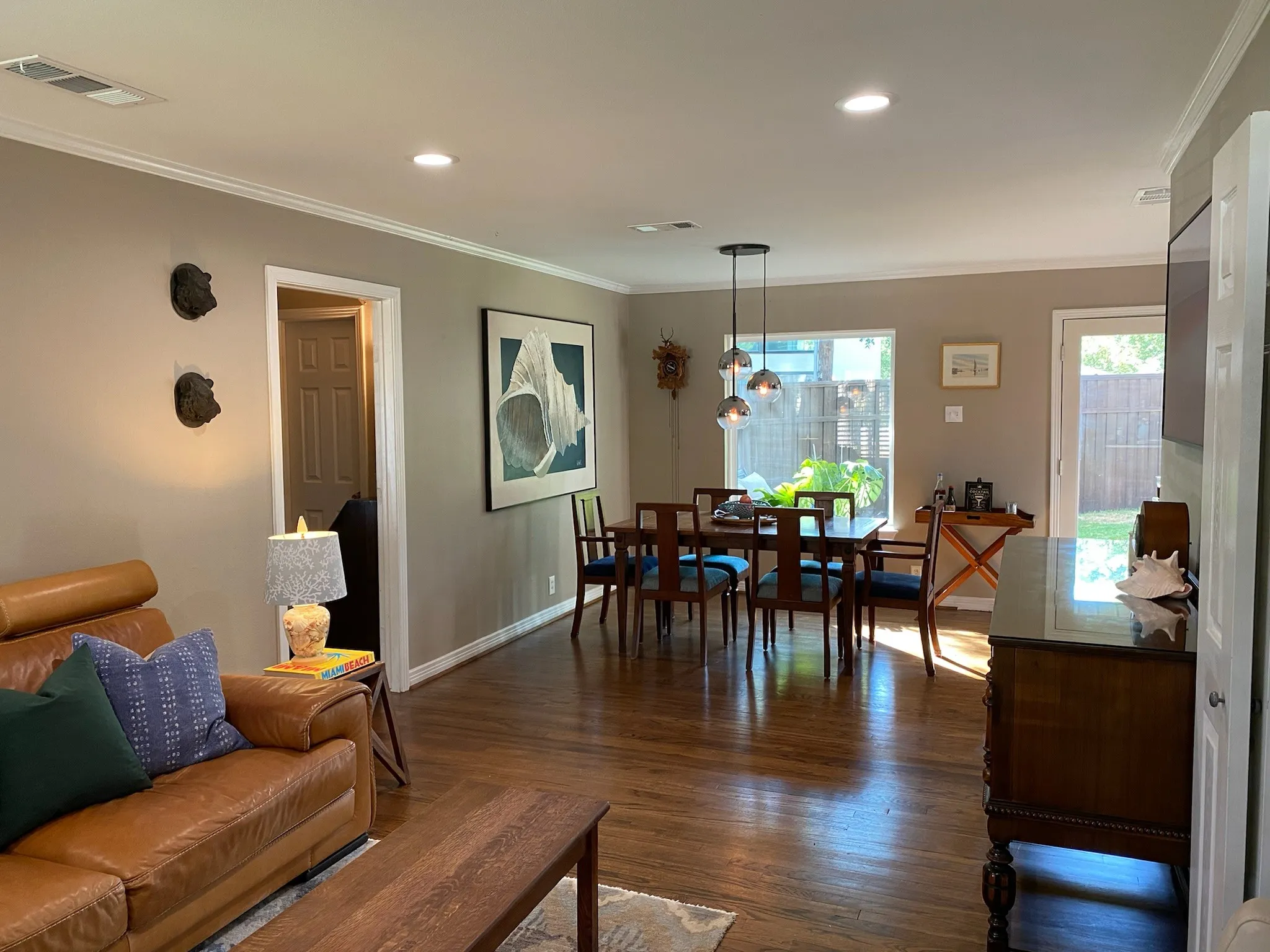 Single Family Residence For Rent in Dallas County , 9607 Lakemont Drive, Dallas, Texas 75220, 2 Bedroom, 1 Bathroom, 1 Garage spaces, 1,256 Sqft, built in 1951, mls#21381139, Real Estate Agent in Dallas, Homes For Rent in Dallas county, Homes For Rent in Dallas, Realtor in Dallas Texas, Real Estate Brokerage Independent Realty Texas, Luminita Cordes Realtor