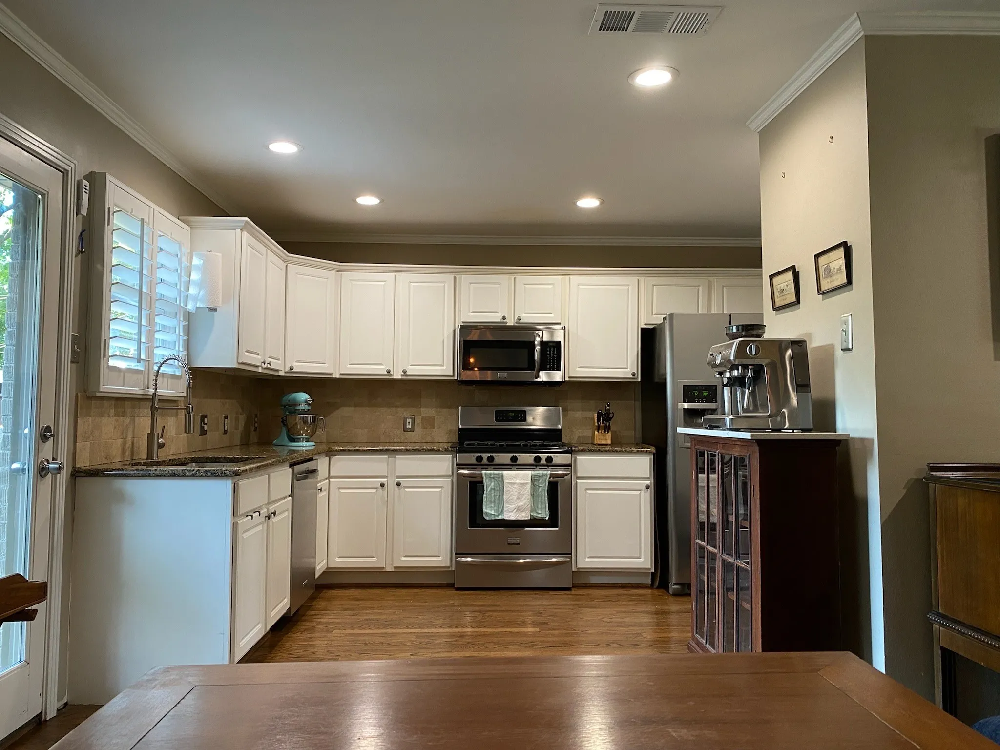 Single Family Residence For Rent in Dallas County , 9607 Lakemont Drive, Dallas, Texas 75220, 2 Bedroom, 1 Bathroom, 1 Garage spaces, 1,256 Sqft, built in 1951, mls#21381139, Real Estate Agent in Dallas, Homes For Rent in Dallas county, Homes For Rent in Dallas, Realtor in Dallas Texas, Real Estate Brokerage Independent Realty Texas, Luminita Cordes Realtor