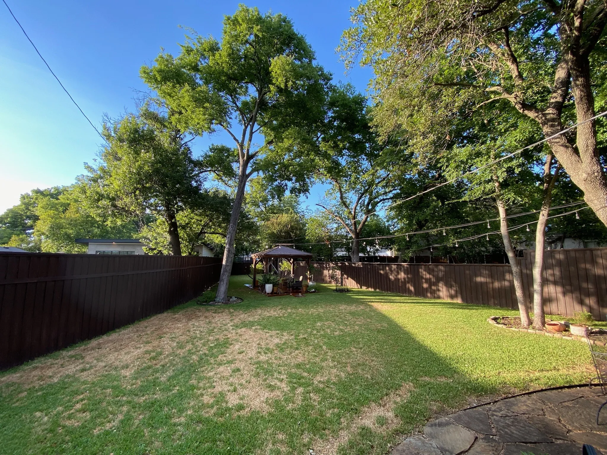 Single Family Residence For Rent in Dallas County , 9607 Lakemont Drive, Dallas, Texas 75220, 2 Bedroom, 1 Bathroom, 1 Garage spaces, 1,256 Sqft, built in 1951, mls#21381139, Real Estate Agent in Dallas, Homes For Rent in Dallas county, Homes For Rent in Dallas, Realtor in Dallas Texas, Real Estate Brokerage Independent Realty Texas, Luminita Cordes Realtor