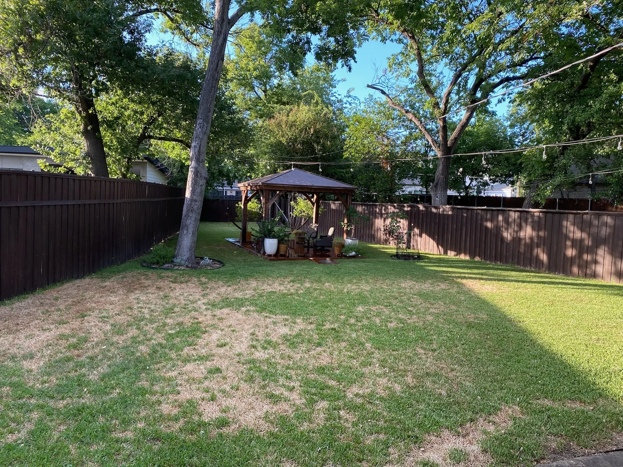 Single Family Residence For Rent in Dallas County , 9607 Lakemont Drive, Dallas, Texas 75220, 2 Bedroom, 1 Bathroom, 1 Garage spaces, 1,256 Sqft, built in 1951, mls#21381139, Real Estate Agent in Dallas, Homes For Rent in Dallas county, Homes For Rent in Dallas, Realtor in Dallas Texas, Real Estate Brokerage Independent Realty Texas, Luminita Cordes Realtor