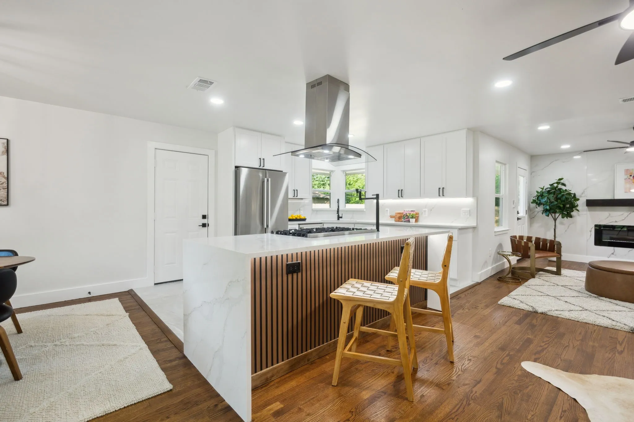 Single Family Residence For Rent in Dallas County , 10228 San Juan Avenue, Dallas, Texas 75228, 3 Bedroom, 2 Bathroom, 1 Garage spaces, 1,724 Sqft, built in 1954, mls#21383702, Real Estate Agent in Dallas, Homes For Rent in Dallas county, Homes For Rent in Dallas, Realtor in Dallas Texas, Real Estate Brokerage Independent Realty Texas, Luminita Cordes Realtor