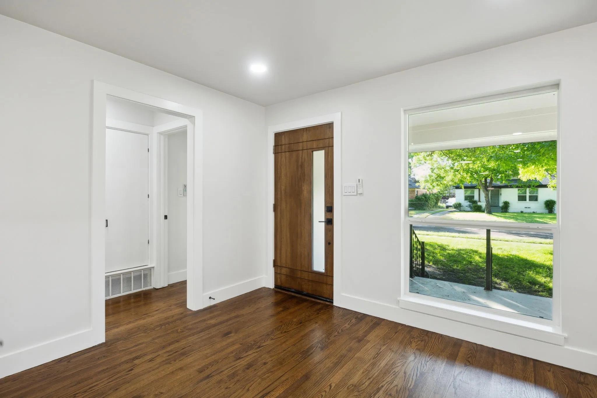 Single Family Residence For Rent in Dallas County , 10228 San Juan Avenue, Dallas, Texas 75228, 3 Bedroom, 2 Bathroom, 1 Garage spaces, 1,724 Sqft, built in 1954, mls#21383702, Real Estate Agent in Dallas, Homes For Rent in Dallas county, Homes For Rent in Dallas, Realtor in Dallas Texas, Real Estate Brokerage Independent Realty Texas, Luminita Cordes Realtor