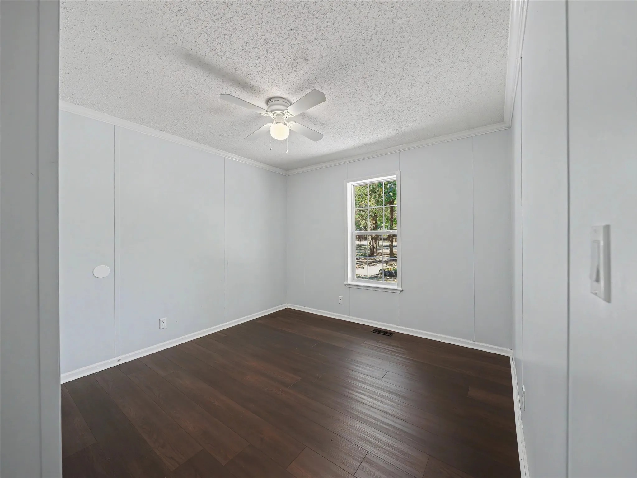 Mobile Home For Sale in Parker County , 109 Summers Circle, Azle, Texas 76020, 4 Bedroom, 2 Bathroom, Garage spaces, 2,128 Sqft, built in 2004, mls#21381593, Real Estate Agent in Azle, Homes For Sale in Parker county, Homes For Sale in Azle, Realtor in Azle Texas, Real Estate Brokerage Independent Realty Texas, Luminita Cordes Realtor