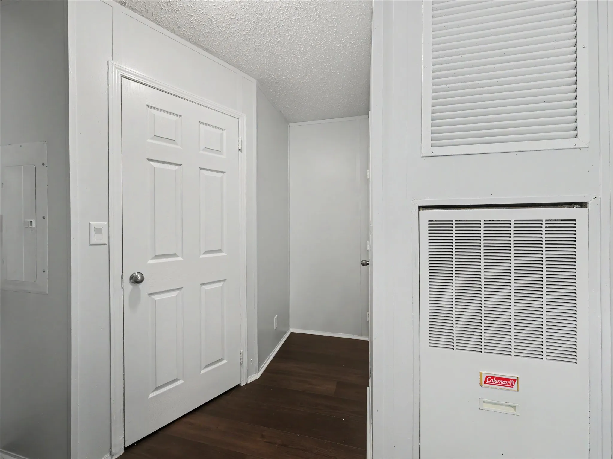 Mobile Home For Sale in Parker County , 109 Summers Circle, Azle, Texas 76020, 4 Bedroom, 2 Bathroom, Garage spaces, 2,128 Sqft, built in 2004, mls#21381593, Real Estate Agent in Azle, Homes For Sale in Parker county, Homes For Sale in Azle, Realtor in Azle Texas, Real Estate Brokerage Independent Realty Texas, Luminita Cordes Realtor