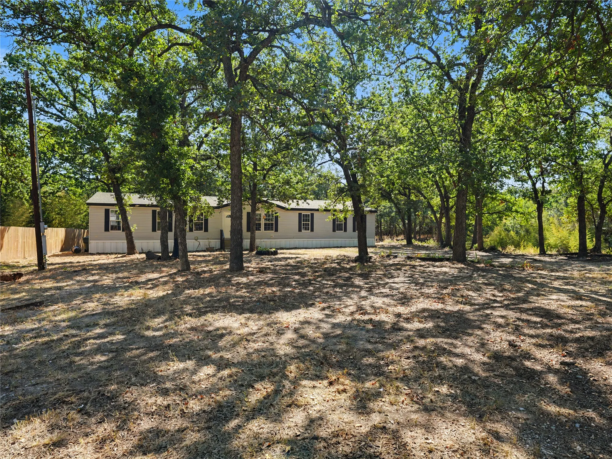 Mobile Home For Sale in Parker County , 109 Summers Circle, Azle, Texas 76020, 4 Bedroom, 2 Bathroom, Garage spaces, 2,128 Sqft, built in 2004, mls#21381593, Real Estate Agent in Azle, Homes For Sale in Parker county, Homes For Sale in Azle, Realtor in Azle Texas, Real Estate Brokerage Independent Realty Texas, Luminita Cordes Realtor