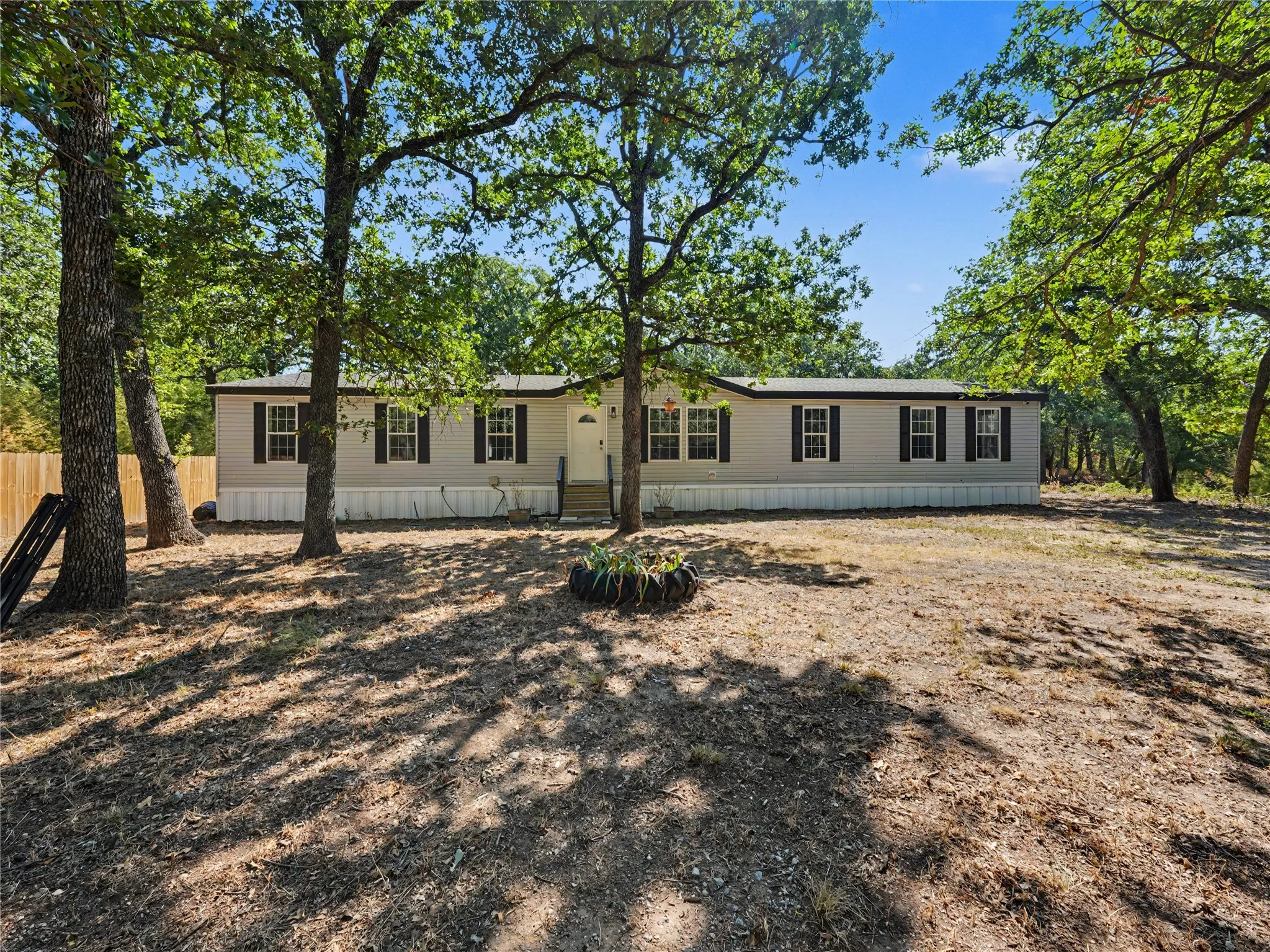 Mobile Home For Sale in Parker County , 109 Summers Circle, Azle, Texas 76020, 4 Bedroom, 2 Bathroom, Garage spaces, 2,128 Sqft, built in 2004, mls#21381593, Real Estate Agent in Azle, Homes For Sale in Parker county, Homes For Sale in Azle, Realtor in Azle Texas, Real Estate Brokerage Independent Realty Texas, Luminita Cordes Realtor
