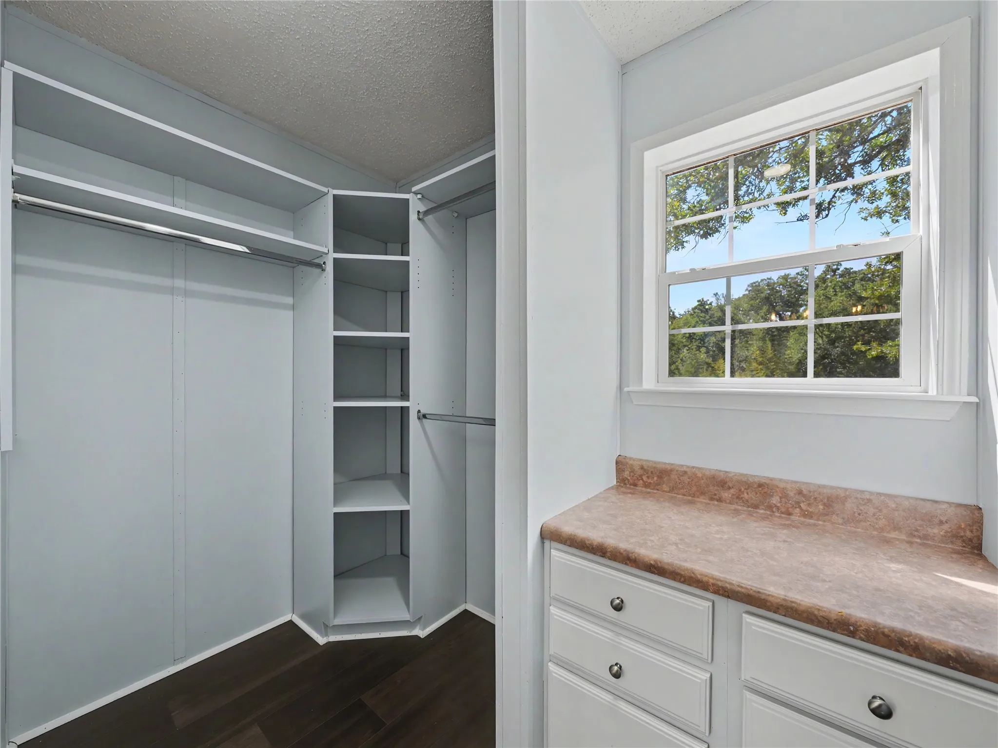 Mobile Home For Sale in Parker County , 109 Summers Circle, Azle, Texas 76020, 4 Bedroom, 2 Bathroom, Garage spaces, 2,128 Sqft, built in 2004, mls#21381593, Real Estate Agent in Azle, Homes For Sale in Parker county, Homes For Sale in Azle, Realtor in Azle Texas, Real Estate Brokerage Independent Realty Texas, Luminita Cordes Realtor