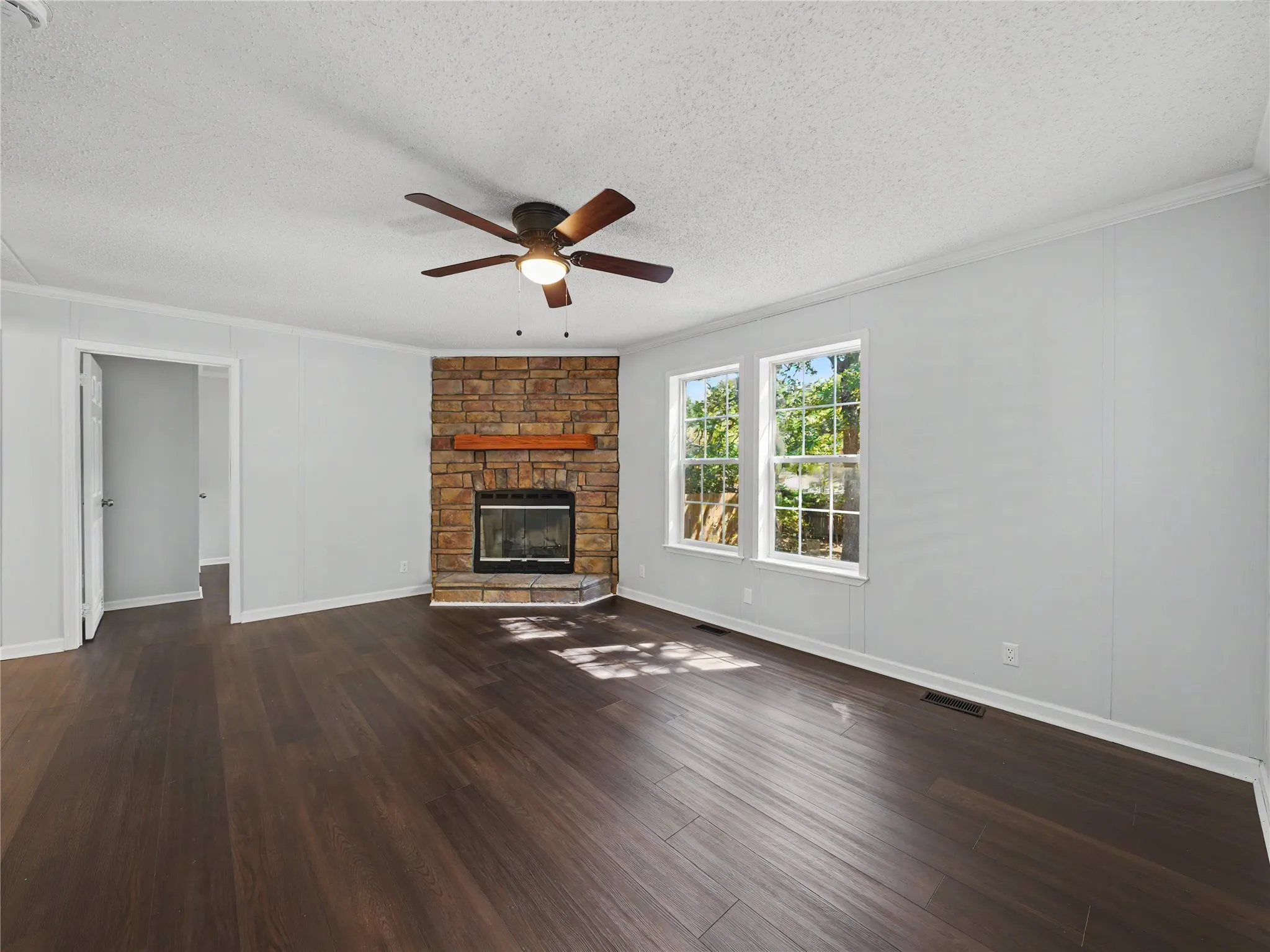 Mobile Home For Sale in Parker County , 109 Summers Circle, Azle, Texas 76020, 4 Bedroom, 2 Bathroom, Garage spaces, 2,128 Sqft, built in 2004, mls#21381593, Real Estate Agent in Azle, Homes For Sale in Parker county, Homes For Sale in Azle, Realtor in Azle Texas, Real Estate Brokerage Independent Realty Texas, Luminita Cordes Realtor