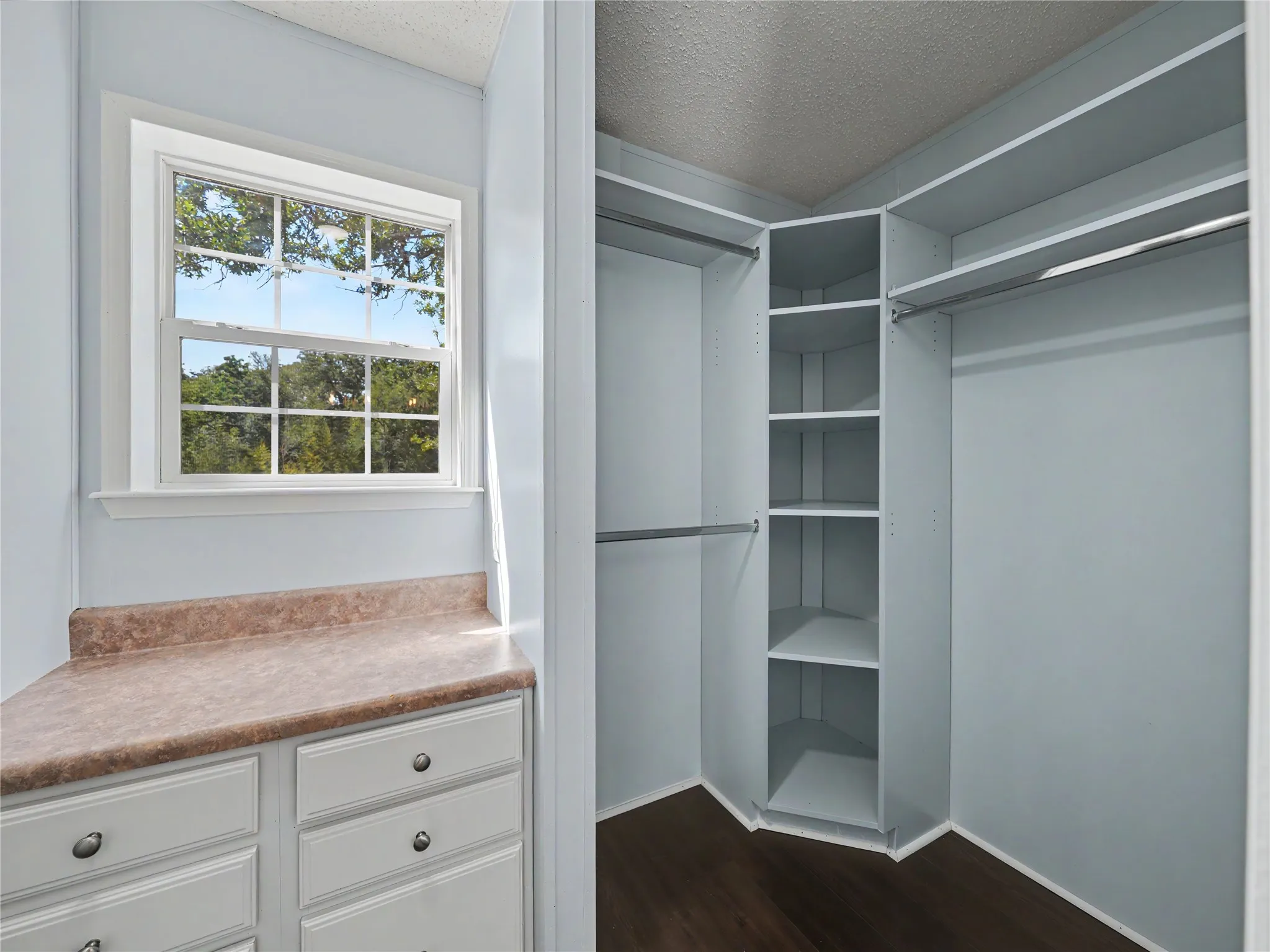 Mobile Home For Sale in Parker County , 109 Summers Circle, Azle, Texas 76020, 4 Bedroom, 2 Bathroom, Garage spaces, 2,128 Sqft, built in 2004, mls#21381593, Real Estate Agent in Azle, Homes For Sale in Parker county, Homes For Sale in Azle, Realtor in Azle Texas, Real Estate Brokerage Independent Realty Texas, Luminita Cordes Realtor
