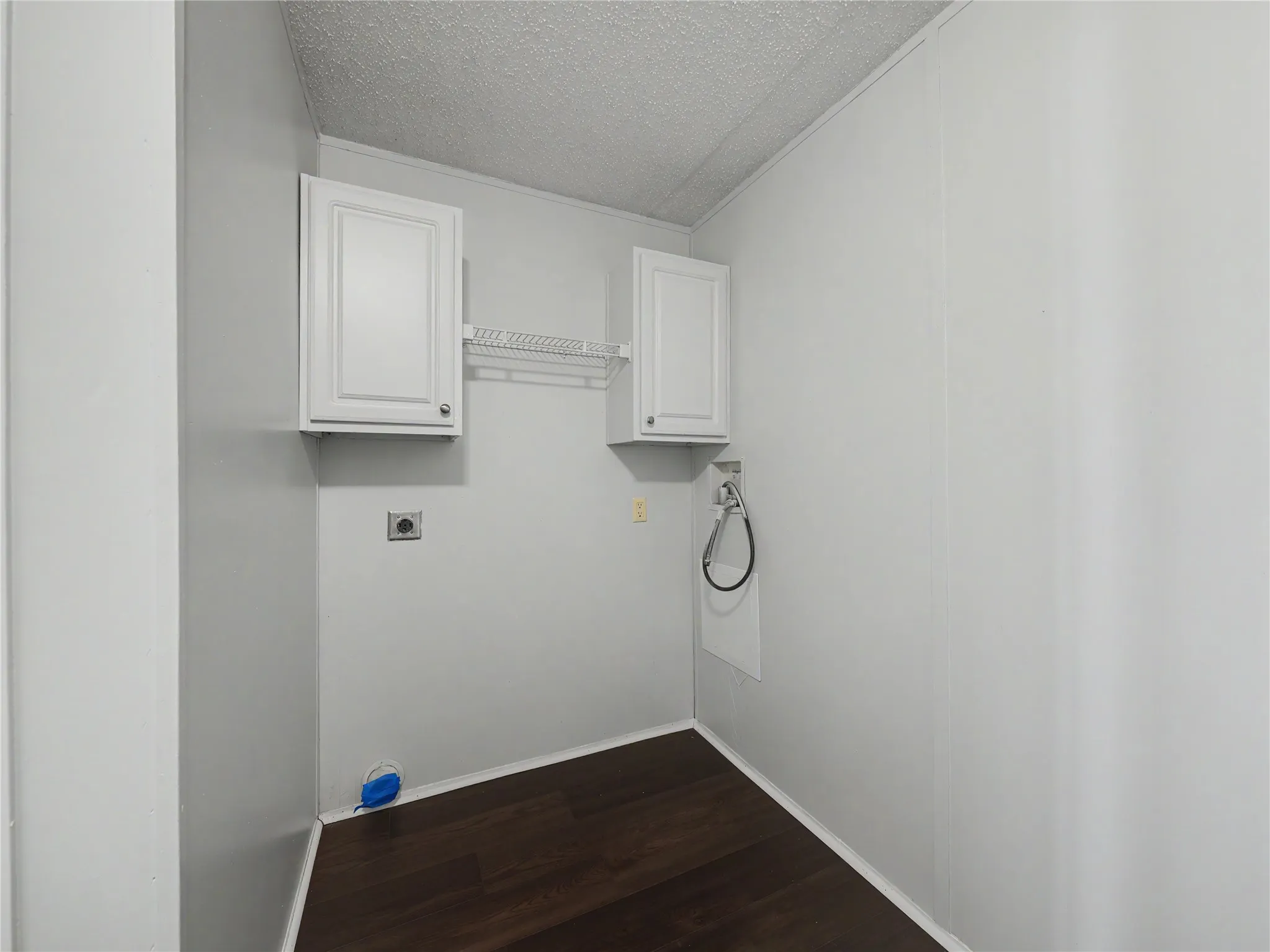 Mobile Home For Sale in Parker County , 109 Summers Circle, Azle, Texas 76020, 4 Bedroom, 2 Bathroom, Garage spaces, 2,128 Sqft, built in 2004, mls#21381593, Real Estate Agent in Azle, Homes For Sale in Parker county, Homes For Sale in Azle, Realtor in Azle Texas, Real Estate Brokerage Independent Realty Texas, Luminita Cordes Realtor