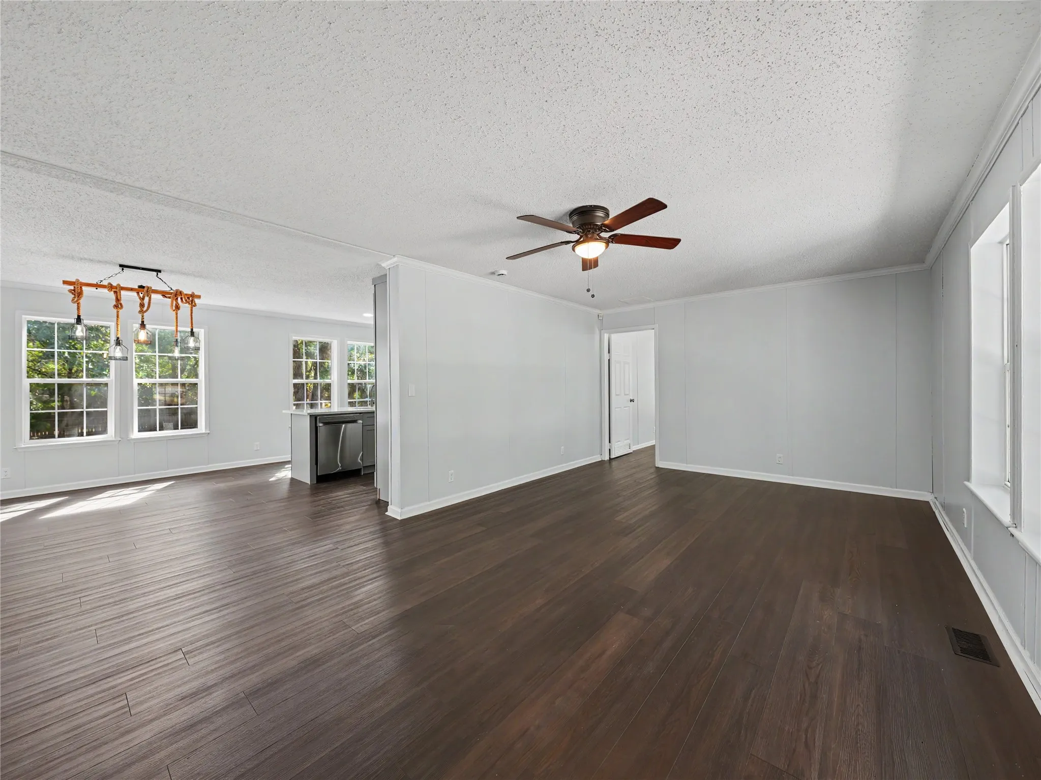 Mobile Home For Sale in Parker County , 109 Summers Circle, Azle, Texas 76020, 4 Bedroom, 2 Bathroom, Garage spaces, 2,128 Sqft, built in 2004, mls#21381593, Real Estate Agent in Azle, Homes For Sale in Parker county, Homes For Sale in Azle, Realtor in Azle Texas, Real Estate Brokerage Independent Realty Texas, Luminita Cordes Realtor