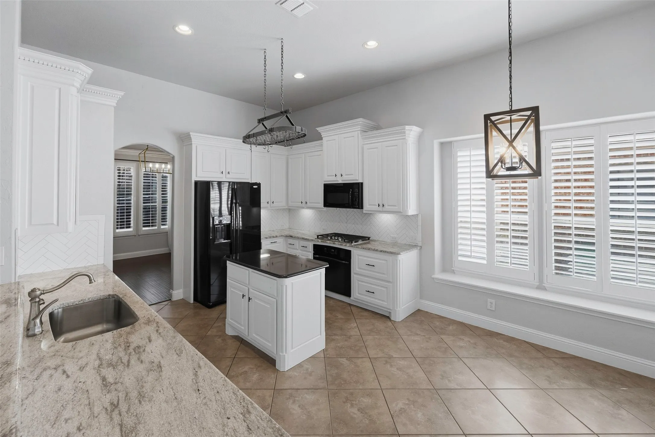 Single Family Residence For Sale in Tarrant County , 2508 Waters Edge Lane, Fort Worth, Texas 76116, 3 Bedroom, 2 Bathroom, 2 Garage spaces, 1,797 Sqft, built in 2007, mls#21382222, Real Estate Agent in Fort Worth, Homes For Sale in Tarrant county, Homes For Sale in Fort Worth, Realtor in Fort Worth Texas, Real Estate Brokerage Independent Realty Texas, Luminita Cordes Realtor
