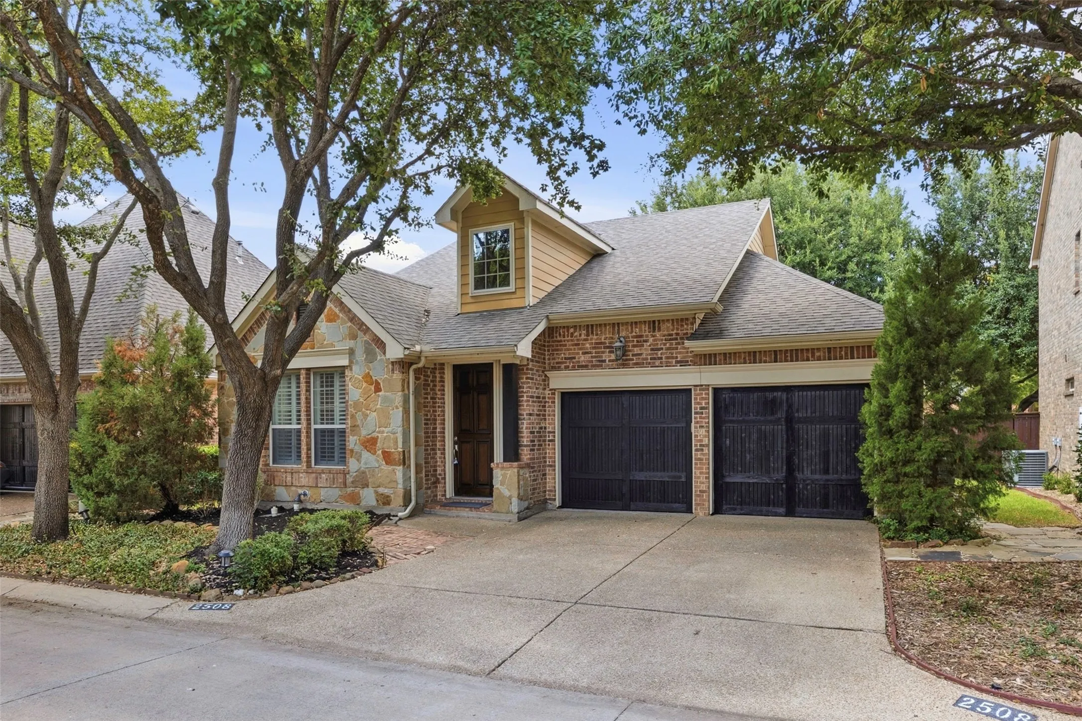 Single Family Residence For Sale in Tarrant County , 2508 Waters Edge Lane, Fort Worth, Texas 76116, 3 Bedroom, 2 Bathroom, 2 Garage spaces, 1,797 Sqft, built in 2007, mls#21382222, Real Estate Agent in Fort Worth, Homes For Sale in Tarrant county, Homes For Sale in Fort Worth, Realtor in Fort Worth Texas, Real Estate Brokerage Independent Realty Texas, Luminita Cordes Realtor