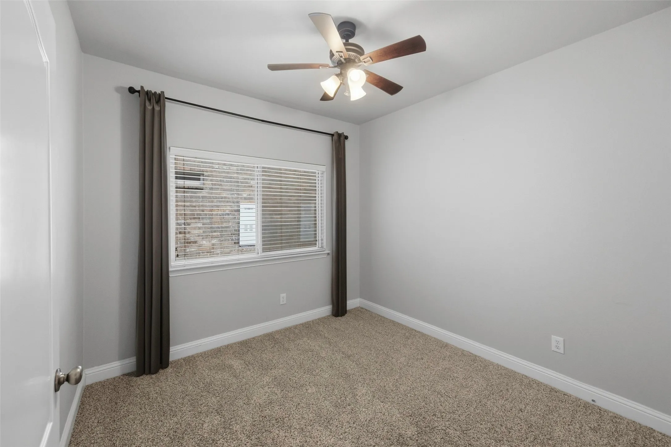 Single Family Residence For Sale in Tarrant County , 2508 Waters Edge Lane, Fort Worth, Texas 76116, 3 Bedroom, 2 Bathroom, 2 Garage spaces, 1,797 Sqft, built in 2007, mls#21382222, Real Estate Agent in Fort Worth, Homes For Sale in Tarrant county, Homes For Sale in Fort Worth, Realtor in Fort Worth Texas, Real Estate Brokerage Independent Realty Texas, Luminita Cordes Realtor