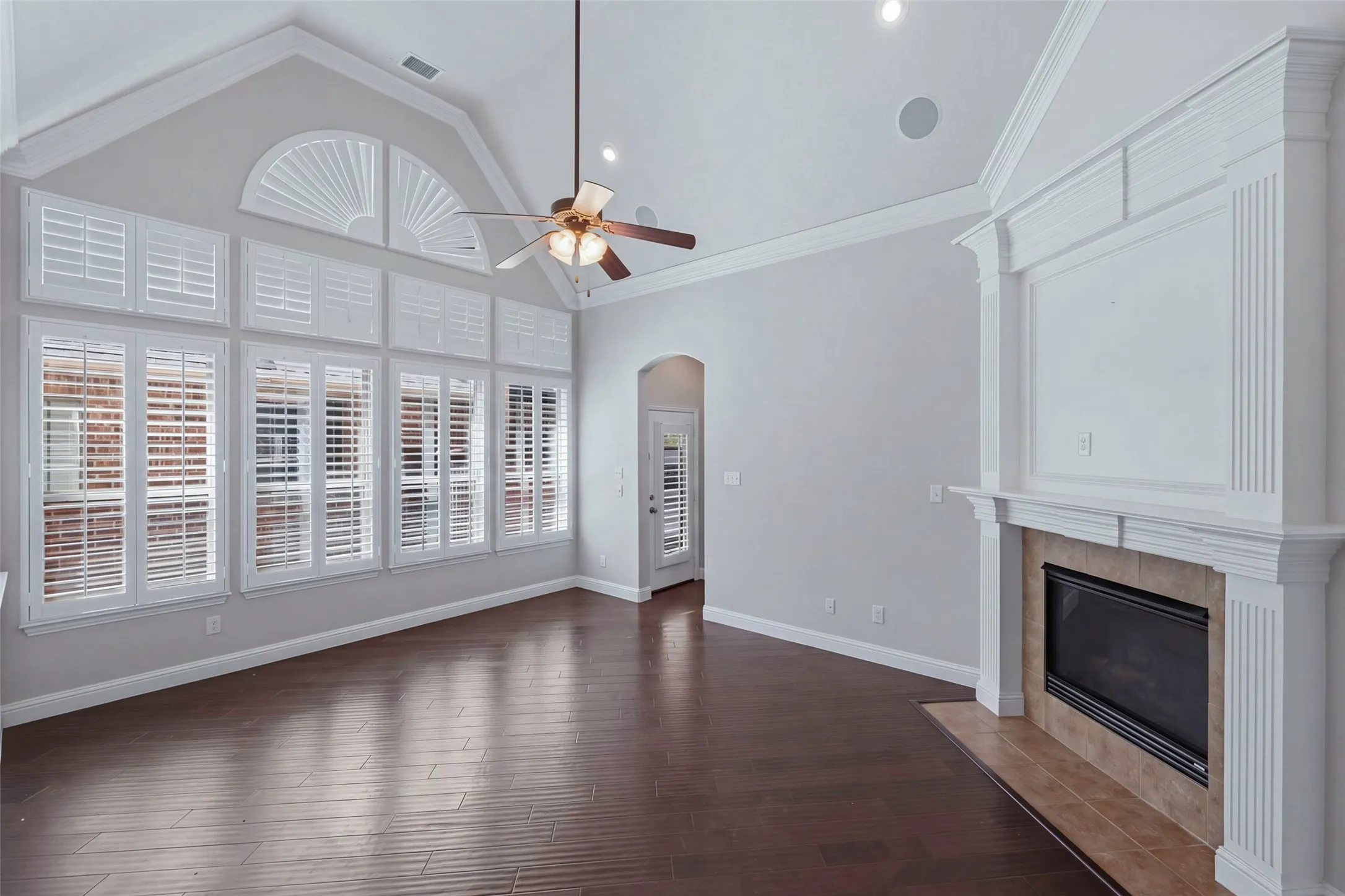 Single Family Residence For Sale in Tarrant County , 2508 Waters Edge Lane, Fort Worth, Texas 76116, 3 Bedroom, 2 Bathroom, 2 Garage spaces, 1,797 Sqft, built in 2007, mls#21382222, Real Estate Agent in Fort Worth, Homes For Sale in Tarrant county, Homes For Sale in Fort Worth, Realtor in Fort Worth Texas, Real Estate Brokerage Independent Realty Texas, Luminita Cordes Realtor
