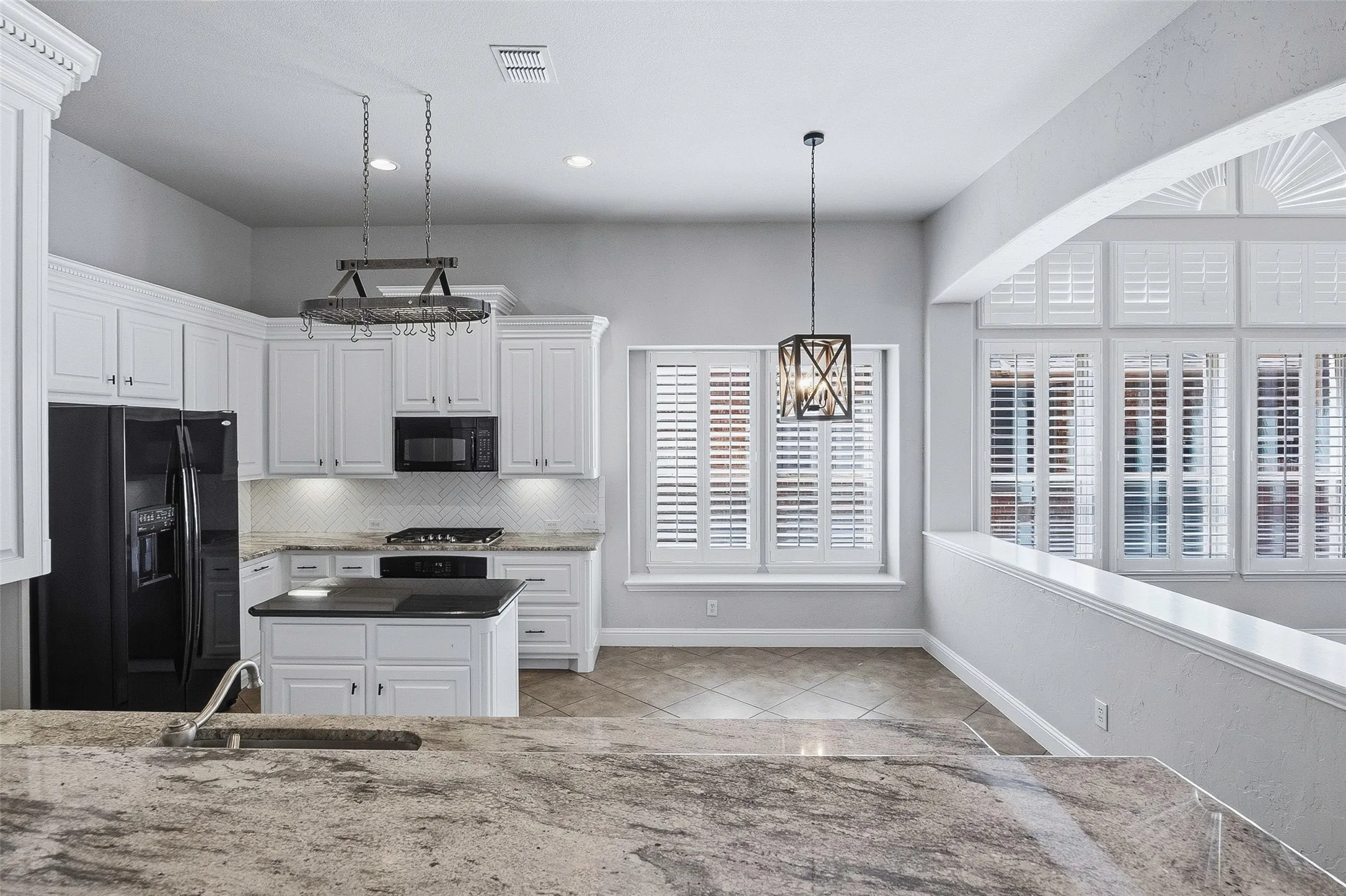 Single Family Residence For Sale in Tarrant County , 2508 Waters Edge Lane, Fort Worth, Texas 76116, 3 Bedroom, 2 Bathroom, 2 Garage spaces, 1,797 Sqft, built in 2007, mls#21382222, Real Estate Agent in Fort Worth, Homes For Sale in Tarrant county, Homes For Sale in Fort Worth, Realtor in Fort Worth Texas, Real Estate Brokerage Independent Realty Texas, Luminita Cordes Realtor