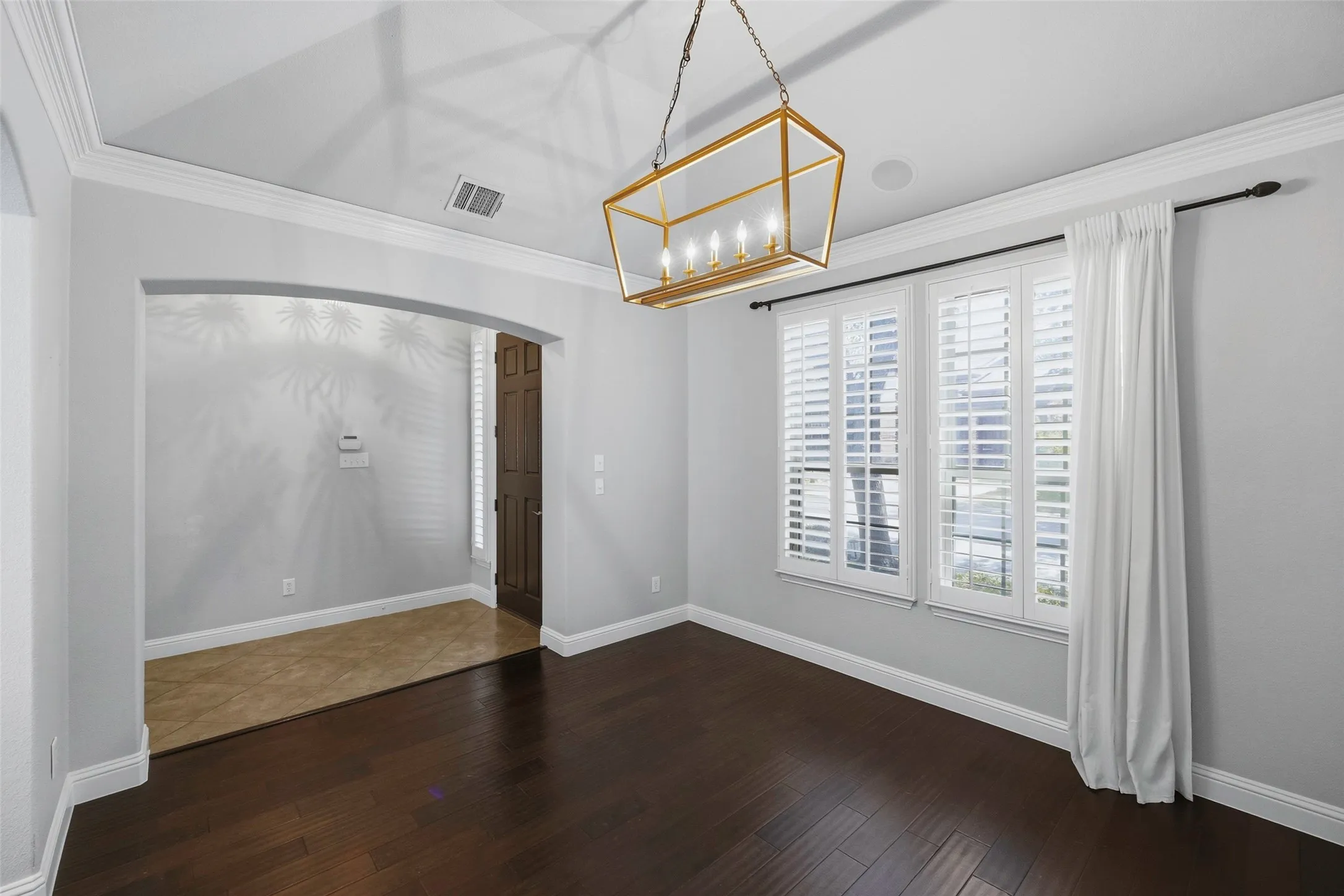Single Family Residence For Sale in Tarrant County , 2508 Waters Edge Lane, Fort Worth, Texas 76116, 3 Bedroom, 2 Bathroom, 2 Garage spaces, 1,797 Sqft, built in 2007, mls#21382222, Real Estate Agent in Fort Worth, Homes For Sale in Tarrant county, Homes For Sale in Fort Worth, Realtor in Fort Worth Texas, Real Estate Brokerage Independent Realty Texas, Luminita Cordes Realtor