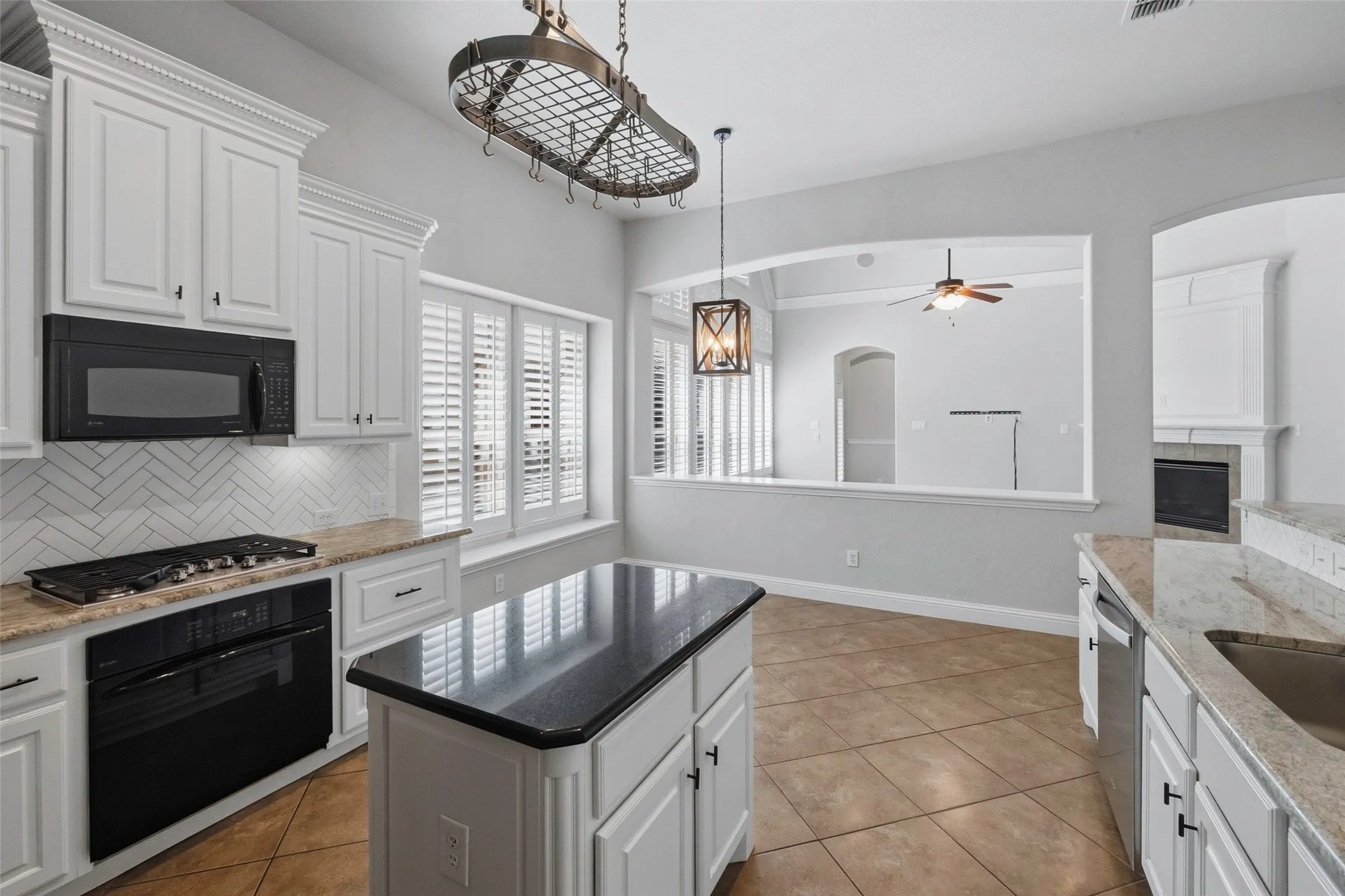Single Family Residence For Sale in Tarrant County , 2508 Waters Edge Lane, Fort Worth, Texas 76116, 3 Bedroom, 2 Bathroom, 2 Garage spaces, 1,797 Sqft, built in 2007, mls#21382222, Real Estate Agent in Fort Worth, Homes For Sale in Tarrant county, Homes For Sale in Fort Worth, Realtor in Fort Worth Texas, Real Estate Brokerage Independent Realty Texas, Luminita Cordes Realtor
