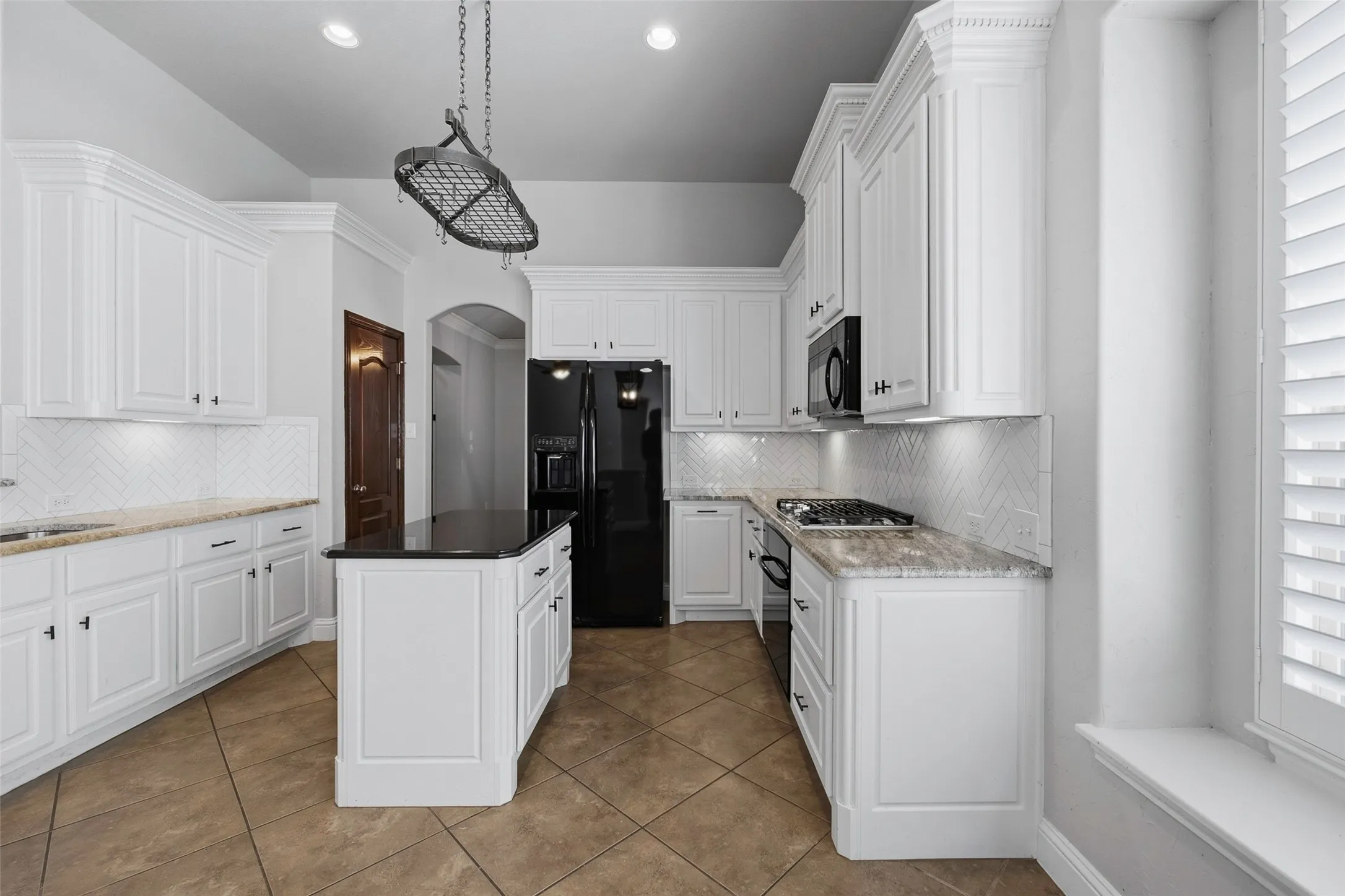Single Family Residence For Sale in Tarrant County , 2508 Waters Edge Lane, Fort Worth, Texas 76116, 3 Bedroom, 2 Bathroom, 2 Garage spaces, 1,797 Sqft, built in 2007, mls#21382222, Real Estate Agent in Fort Worth, Homes For Sale in Tarrant county, Homes For Sale in Fort Worth, Realtor in Fort Worth Texas, Real Estate Brokerage Independent Realty Texas, Luminita Cordes Realtor