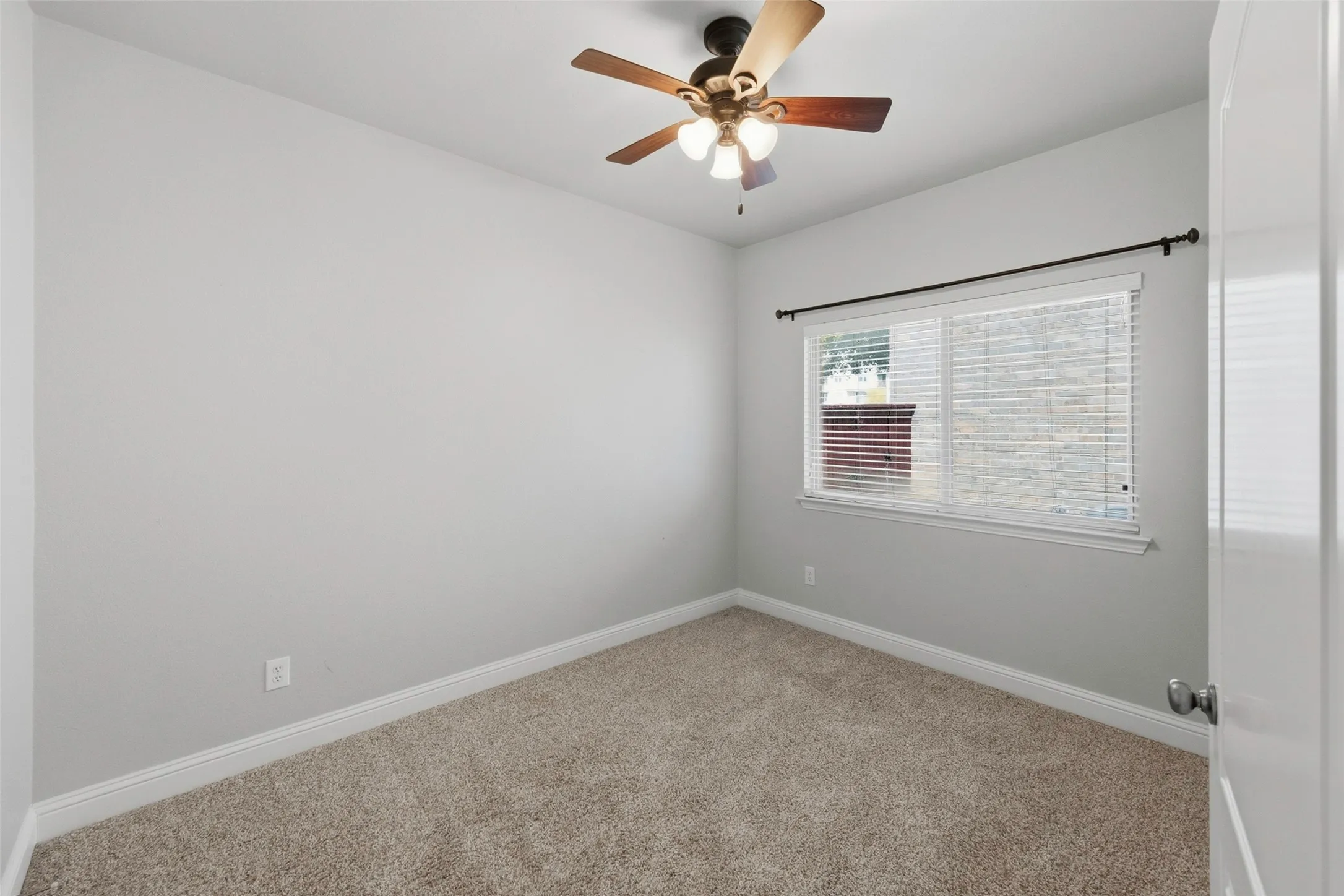 Single Family Residence For Sale in Tarrant County , 2508 Waters Edge Lane, Fort Worth, Texas 76116, 3 Bedroom, 2 Bathroom, 2 Garage spaces, 1,797 Sqft, built in 2007, mls#21382222, Real Estate Agent in Fort Worth, Homes For Sale in Tarrant county, Homes For Sale in Fort Worth, Realtor in Fort Worth Texas, Real Estate Brokerage Independent Realty Texas, Luminita Cordes Realtor