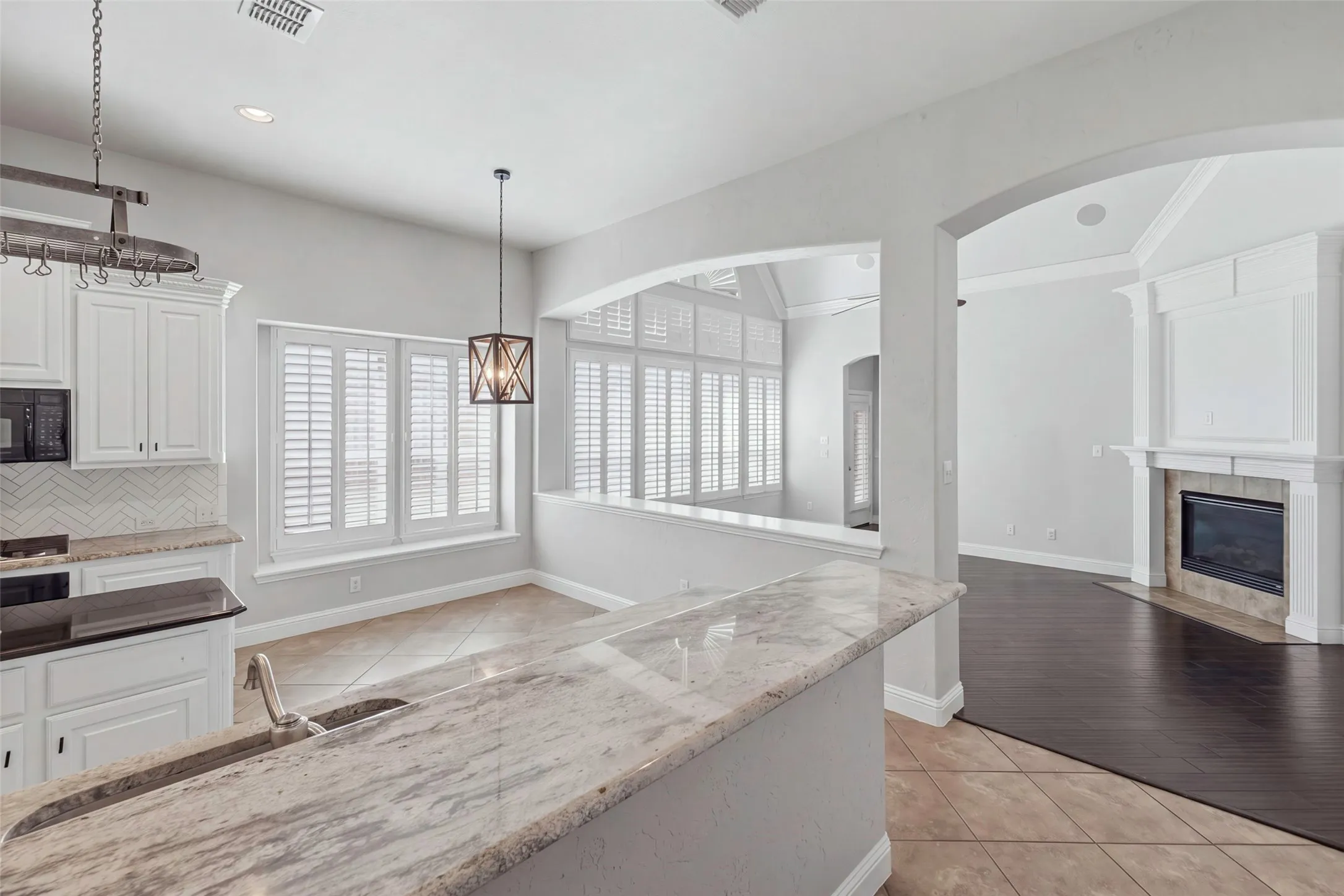 Single Family Residence For Sale in Tarrant County , 2508 Waters Edge Lane, Fort Worth, Texas 76116, 3 Bedroom, 2 Bathroom, 2 Garage spaces, 1,797 Sqft, built in 2007, mls#21382222, Real Estate Agent in Fort Worth, Homes For Sale in Tarrant county, Homes For Sale in Fort Worth, Realtor in Fort Worth Texas, Real Estate Brokerage Independent Realty Texas, Luminita Cordes Realtor