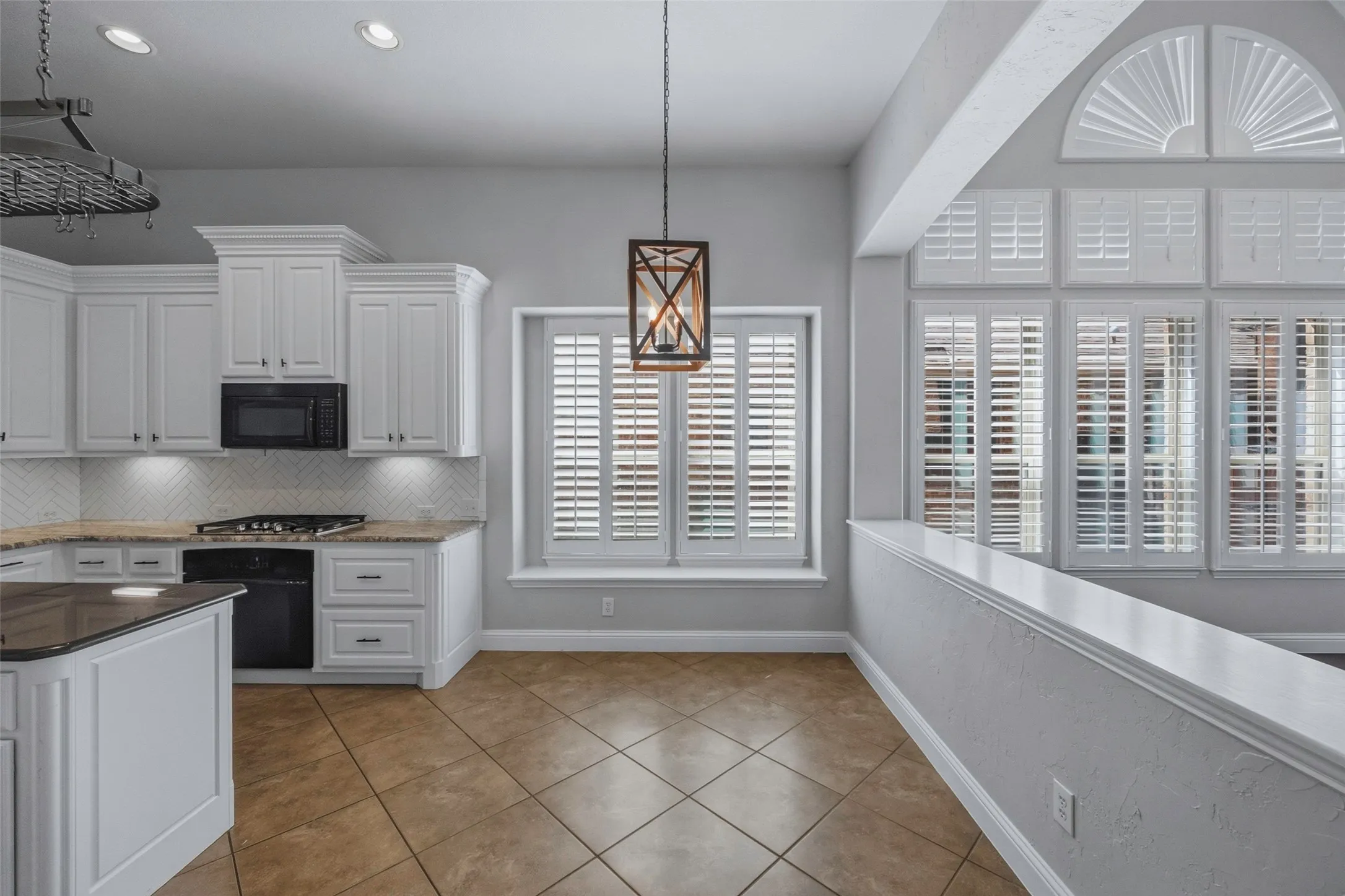Single Family Residence For Sale in Tarrant County , 2508 Waters Edge Lane, Fort Worth, Texas 76116, 3 Bedroom, 2 Bathroom, 2 Garage spaces, 1,797 Sqft, built in 2007, mls#21382222, Real Estate Agent in Fort Worth, Homes For Sale in Tarrant county, Homes For Sale in Fort Worth, Realtor in Fort Worth Texas, Real Estate Brokerage Independent Realty Texas, Luminita Cordes Realtor