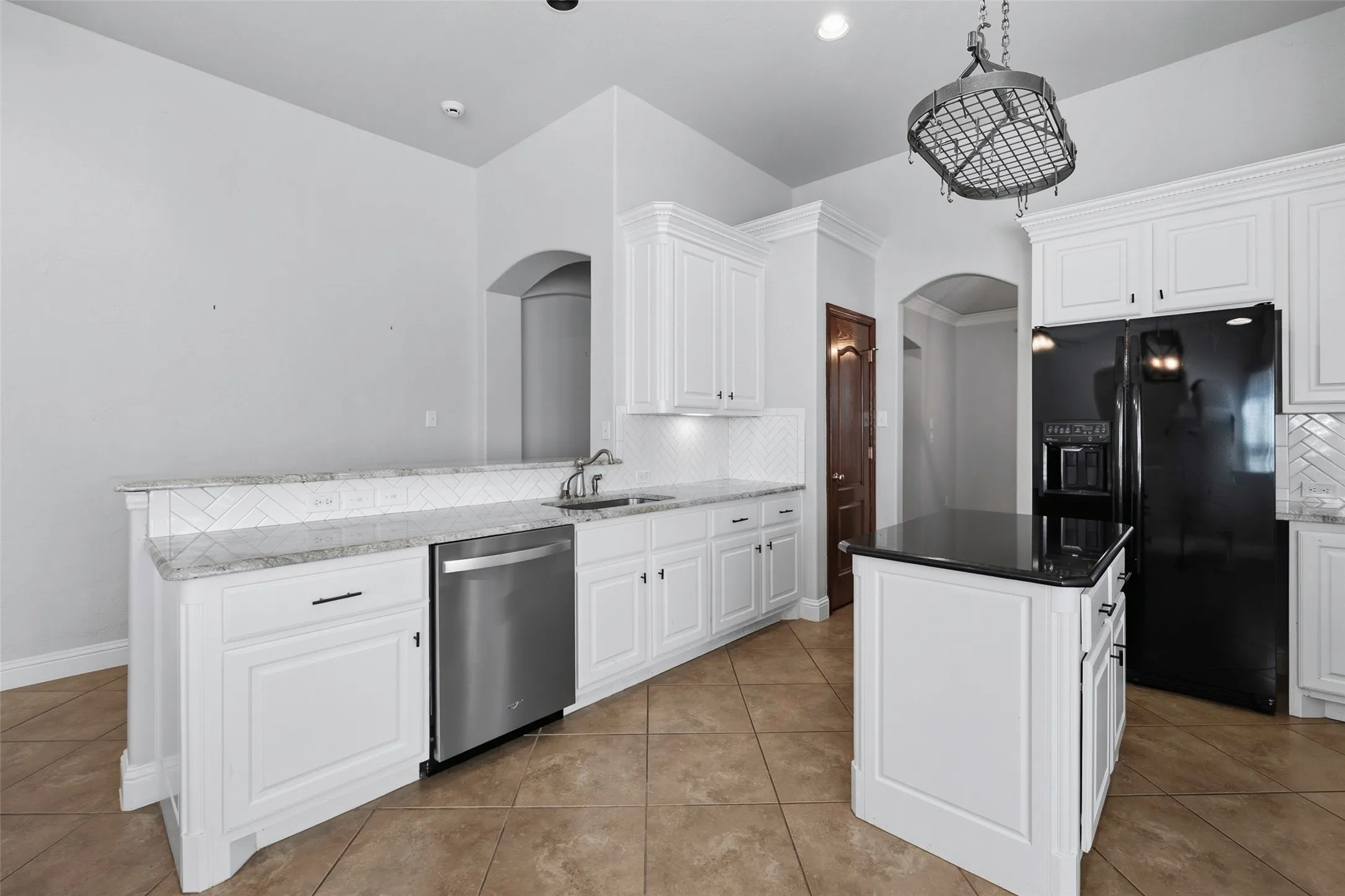Single Family Residence For Sale in Tarrant County , 2508 Waters Edge Lane, Fort Worth, Texas 76116, 3 Bedroom, 2 Bathroom, 2 Garage spaces, 1,797 Sqft, built in 2007, mls#21382222, Real Estate Agent in Fort Worth, Homes For Sale in Tarrant county, Homes For Sale in Fort Worth, Realtor in Fort Worth Texas, Real Estate Brokerage Independent Realty Texas, Luminita Cordes Realtor