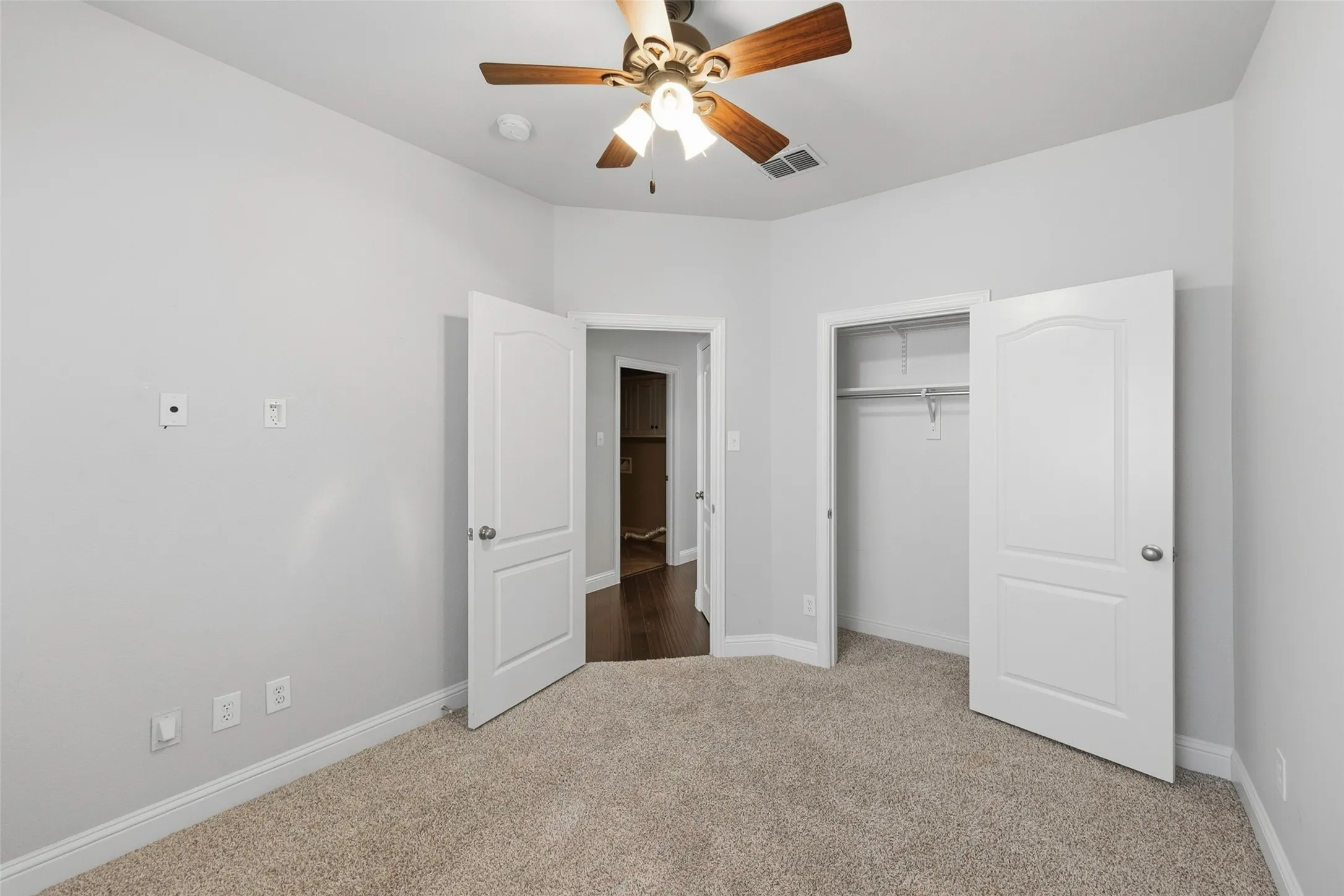 Single Family Residence For Sale in Tarrant County , 2508 Waters Edge Lane, Fort Worth, Texas 76116, 3 Bedroom, 2 Bathroom, 2 Garage spaces, 1,797 Sqft, built in 2007, mls#21382222, Real Estate Agent in Fort Worth, Homes For Sale in Tarrant county, Homes For Sale in Fort Worth, Realtor in Fort Worth Texas, Real Estate Brokerage Independent Realty Texas, Luminita Cordes Realtor