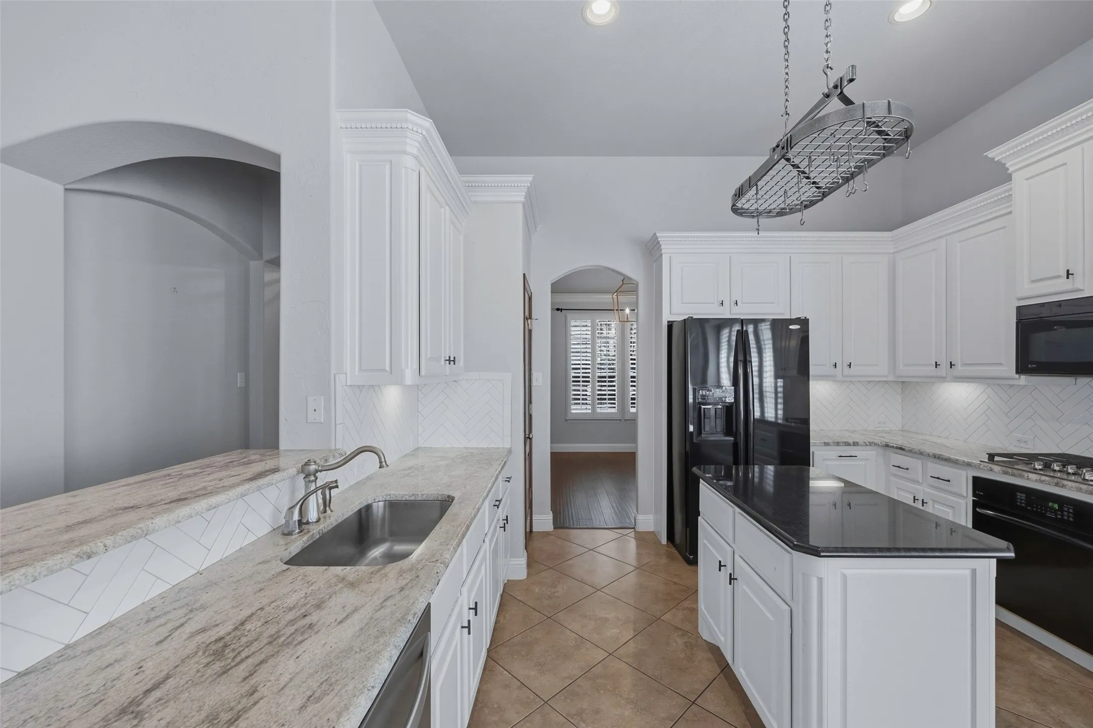 Single Family Residence For Sale in Tarrant County , 2508 Waters Edge Lane, Fort Worth, Texas 76116, 3 Bedroom, 2 Bathroom, 2 Garage spaces, 1,797 Sqft, built in 2007, mls#21382222, Real Estate Agent in Fort Worth, Homes For Sale in Tarrant county, Homes For Sale in Fort Worth, Realtor in Fort Worth Texas, Real Estate Brokerage Independent Realty Texas, Luminita Cordes Realtor